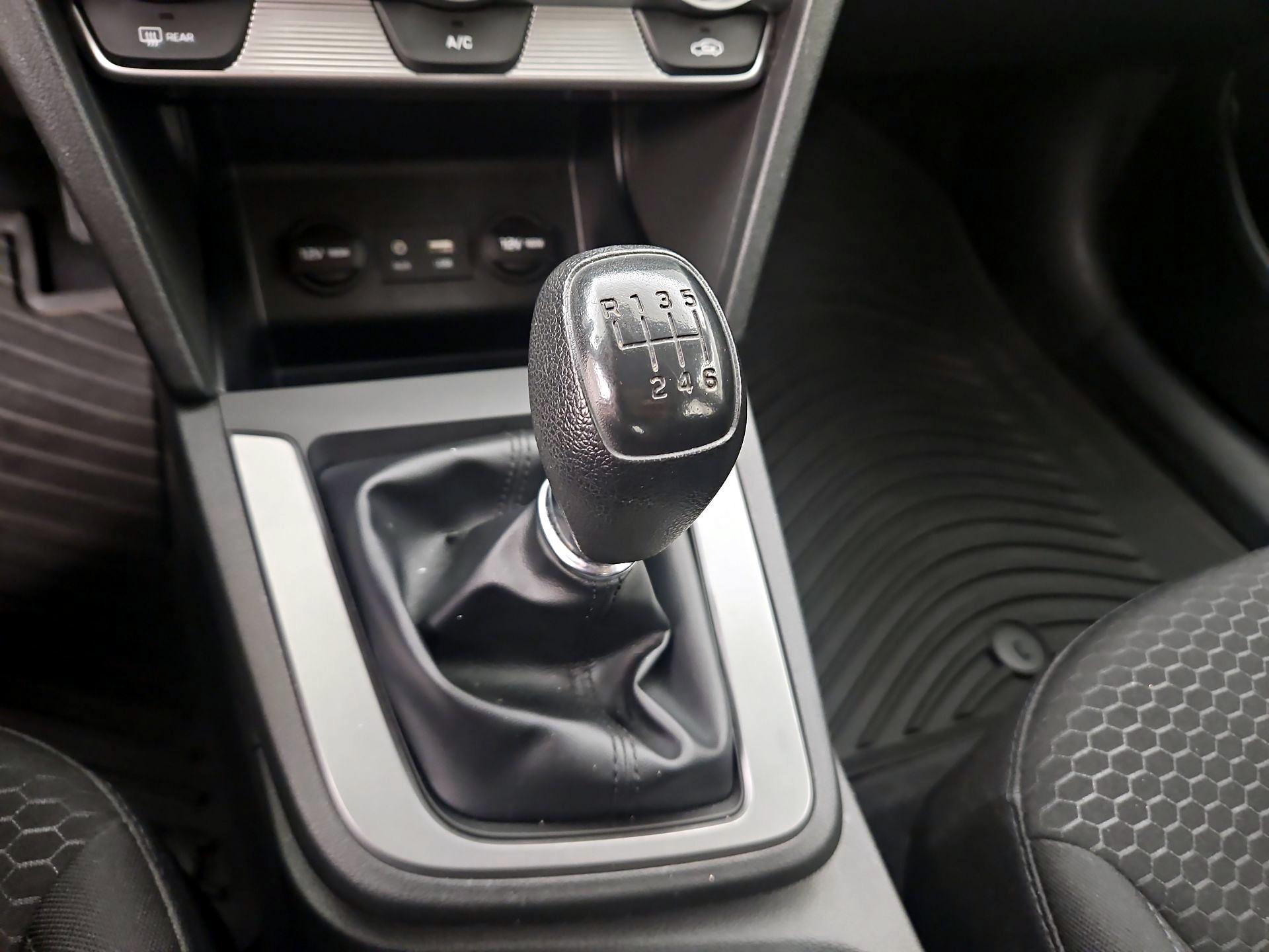 Thumbnail: 2019 Hyundai Elantra - 17