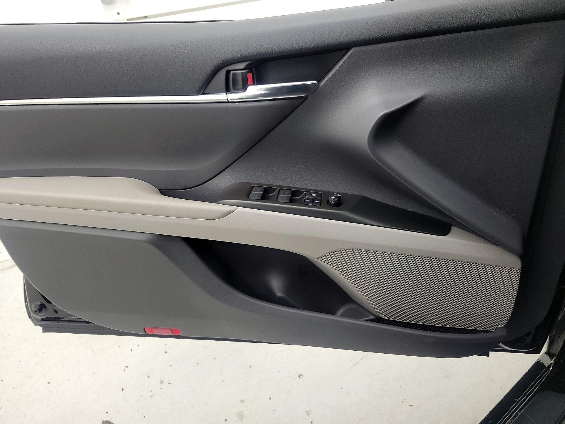 Thumbnail: 2022 Toyota Camry - 12