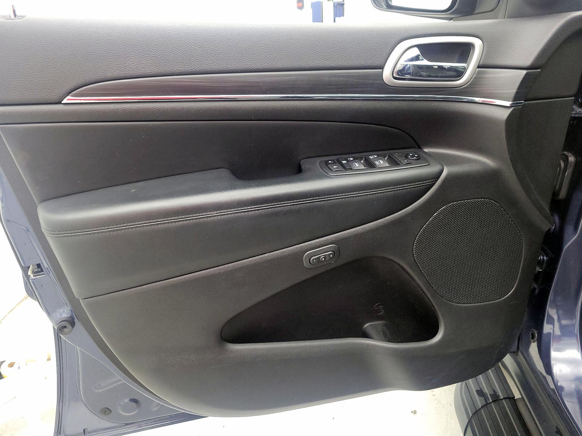 Thumbnail: 2021 Jeep Grand Cherokee - 12