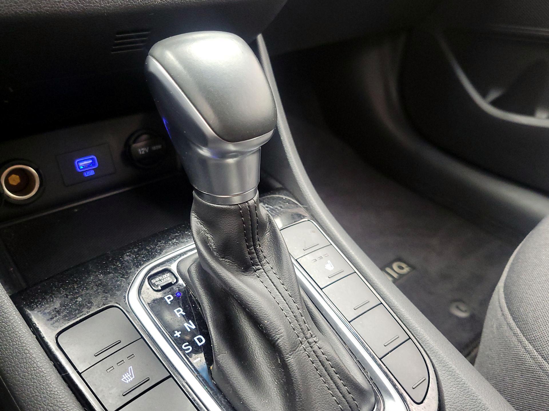 Thumbnail: 2020 Hyundai Ioniq - 17