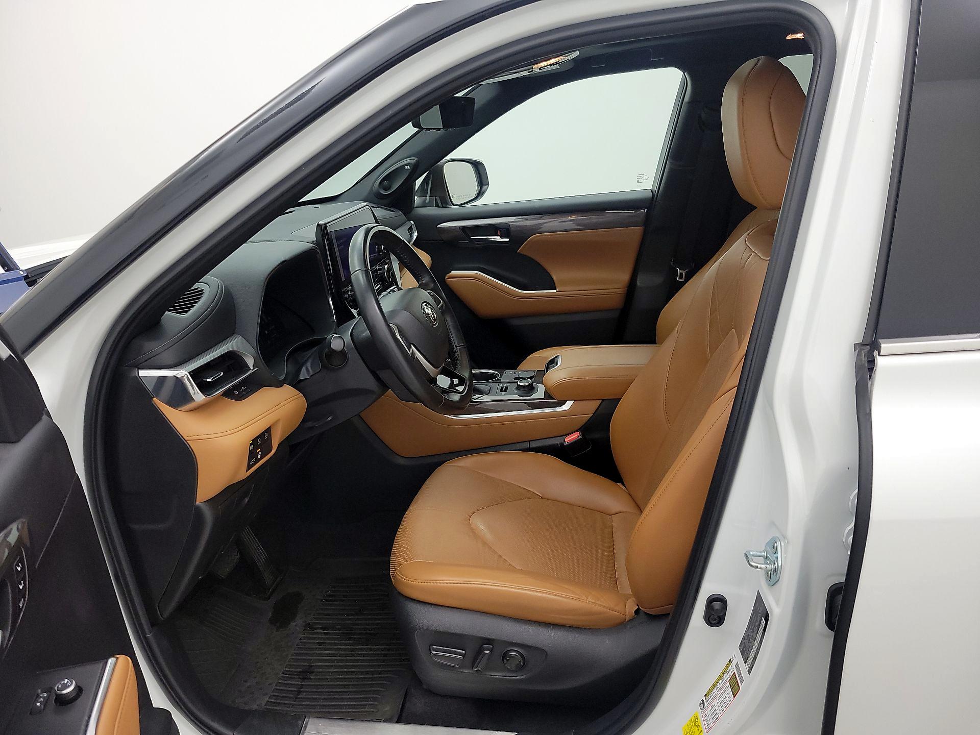 Thumbnail: 2023 Toyota Highlander - 11