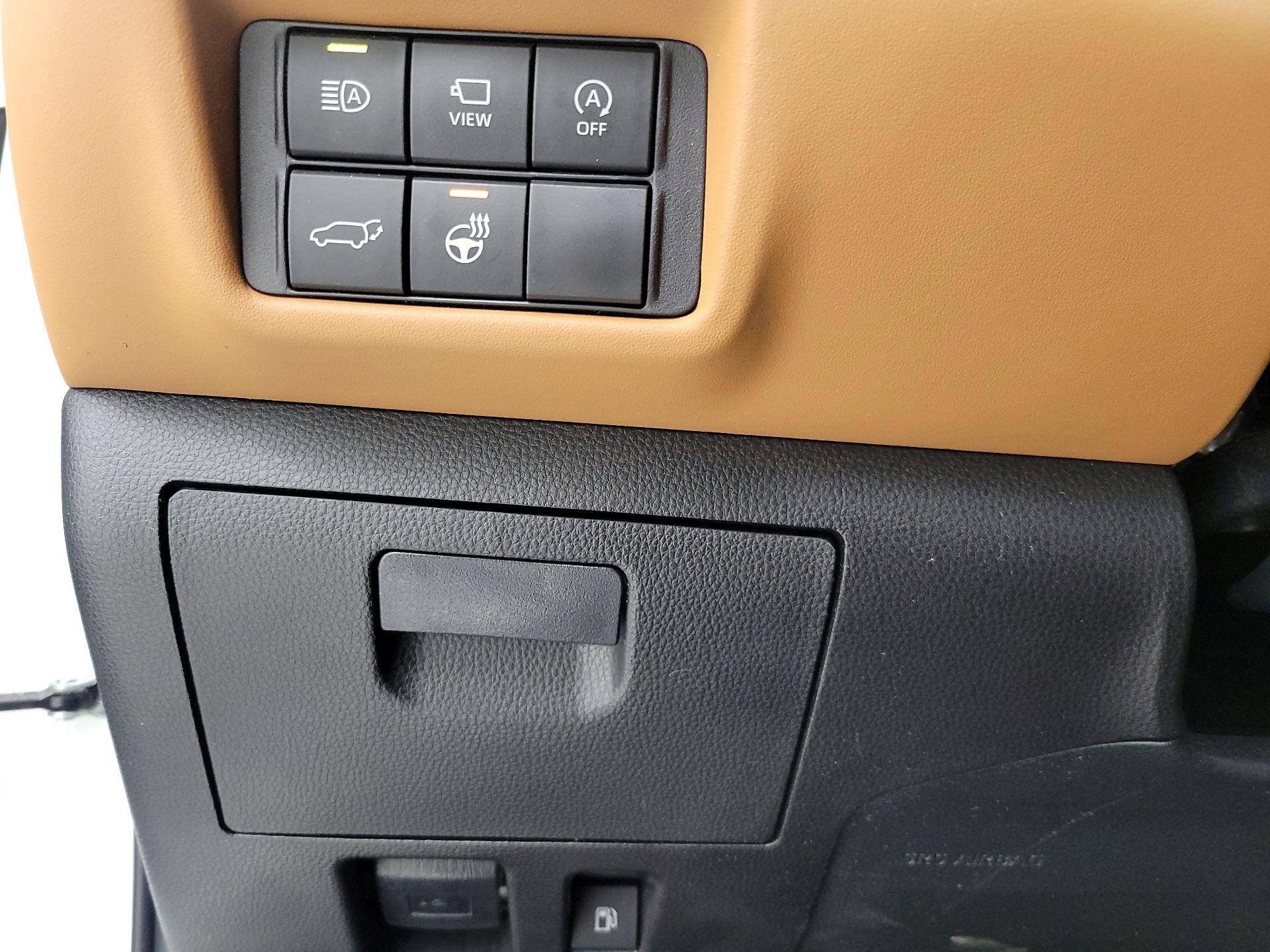 Thumbnail: 2023 Toyota Highlander - 13