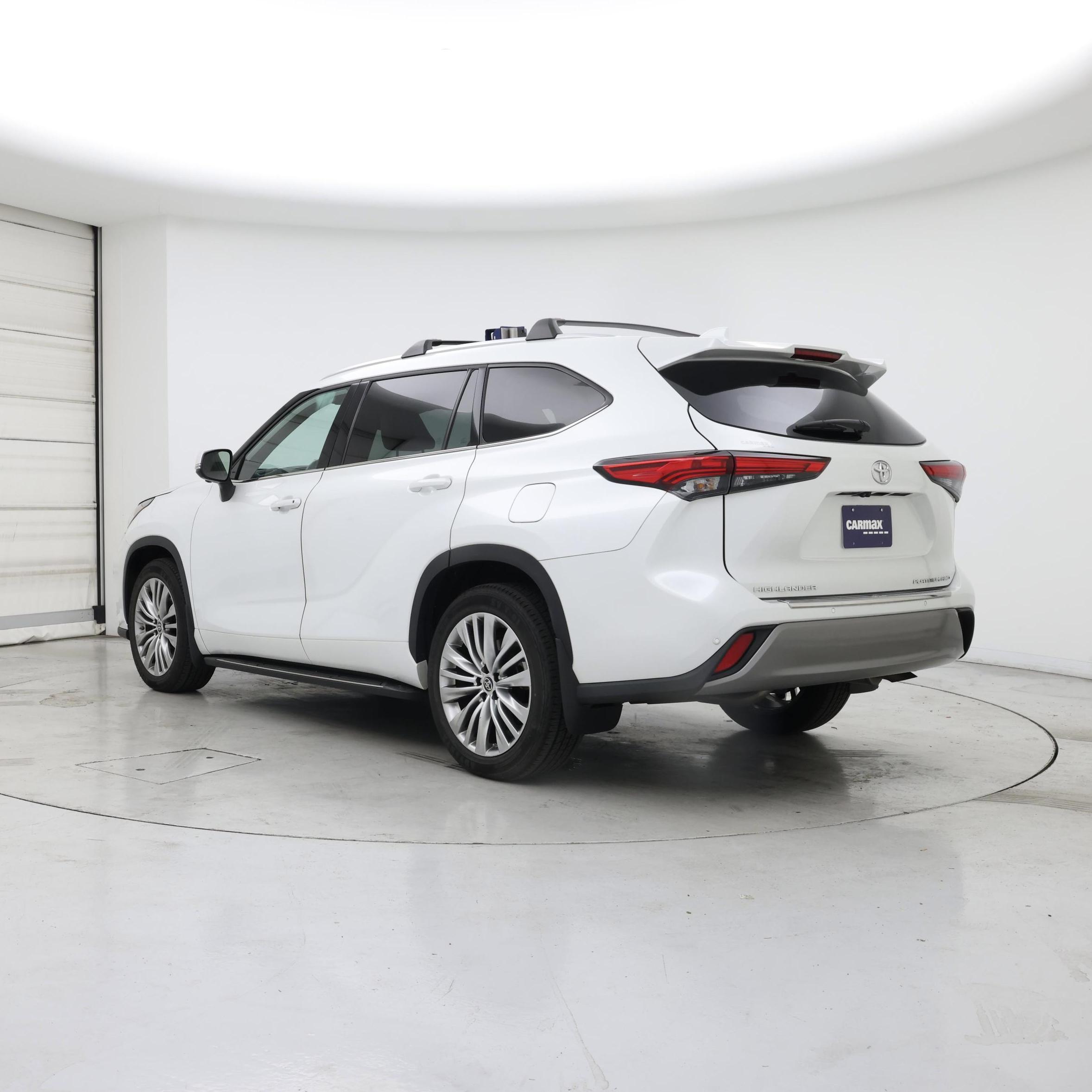 Thumbnail: 2023 Toyota Highlander - 2