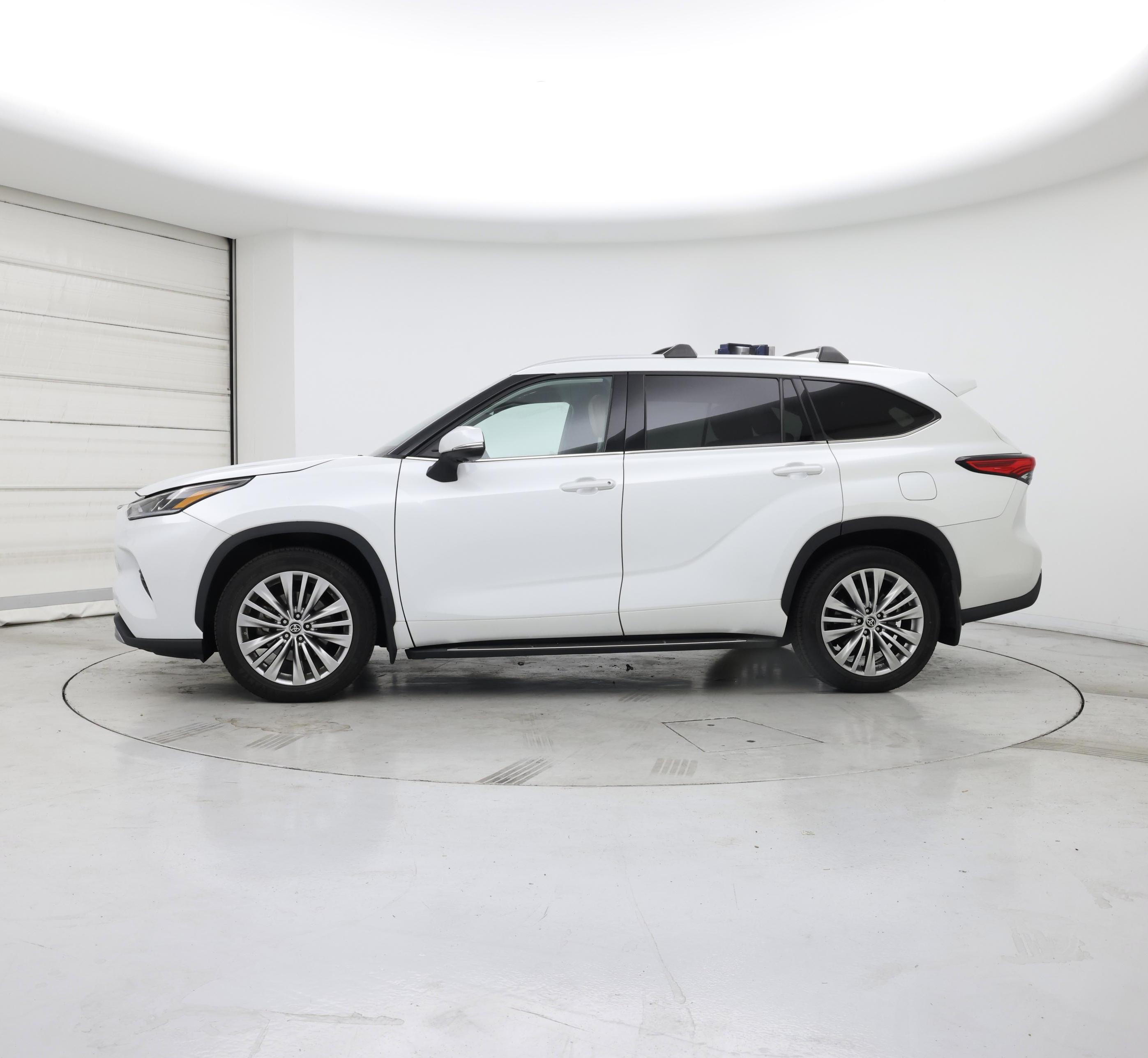 Thumbnail: 2023 Toyota Highlander - 3