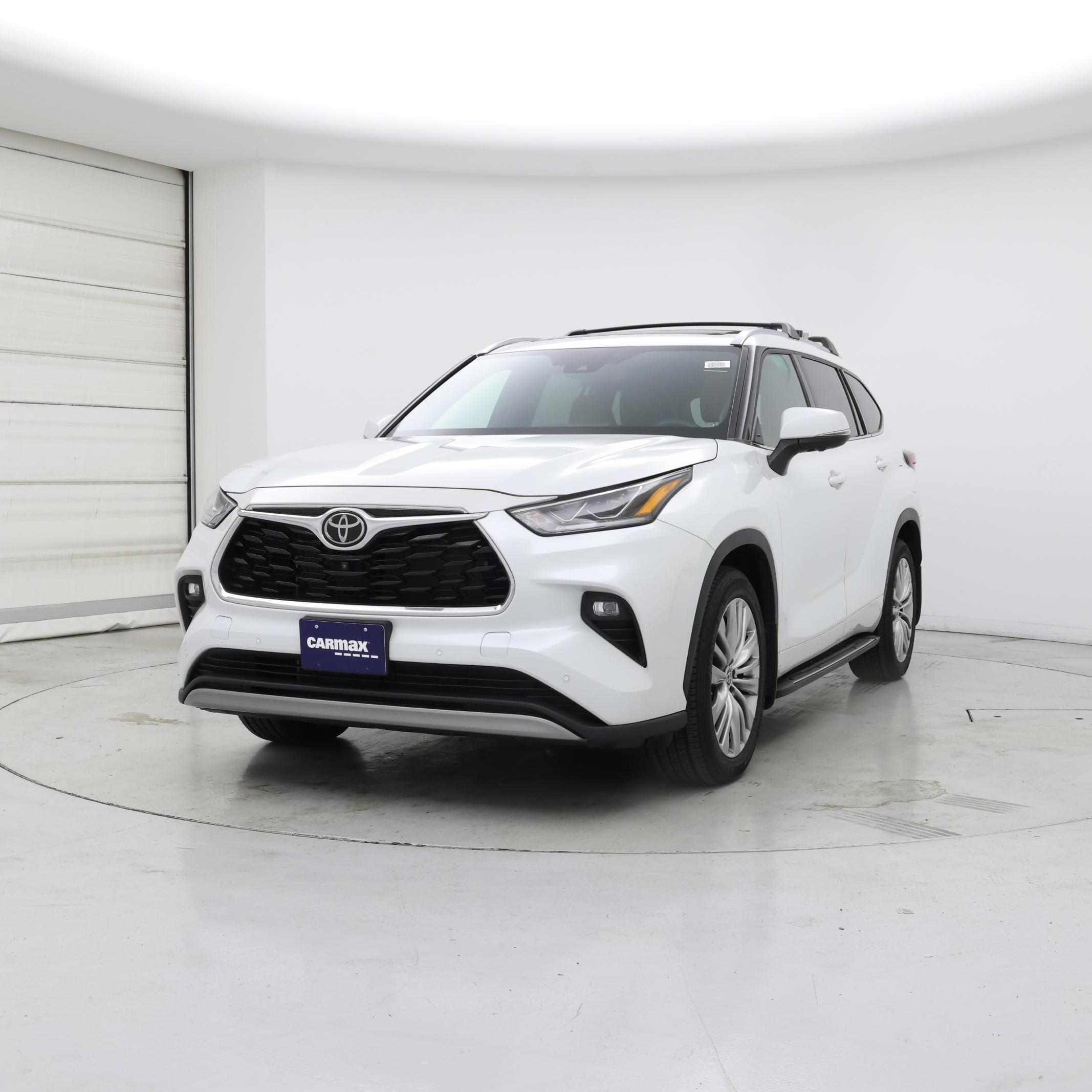 Thumbnail: 2023 Toyota Highlander - 4