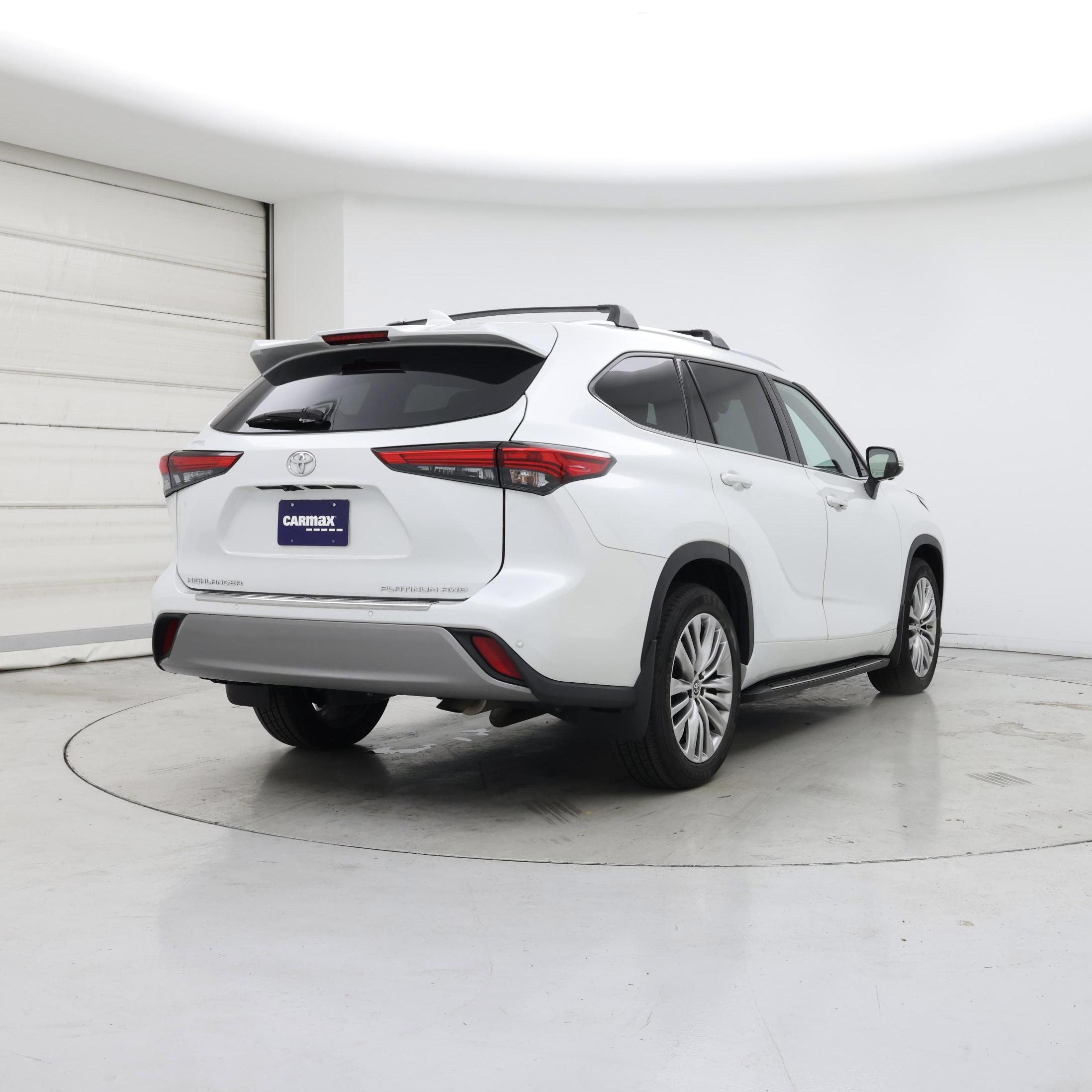 Thumbnail: 2023 Toyota Highlander - 8