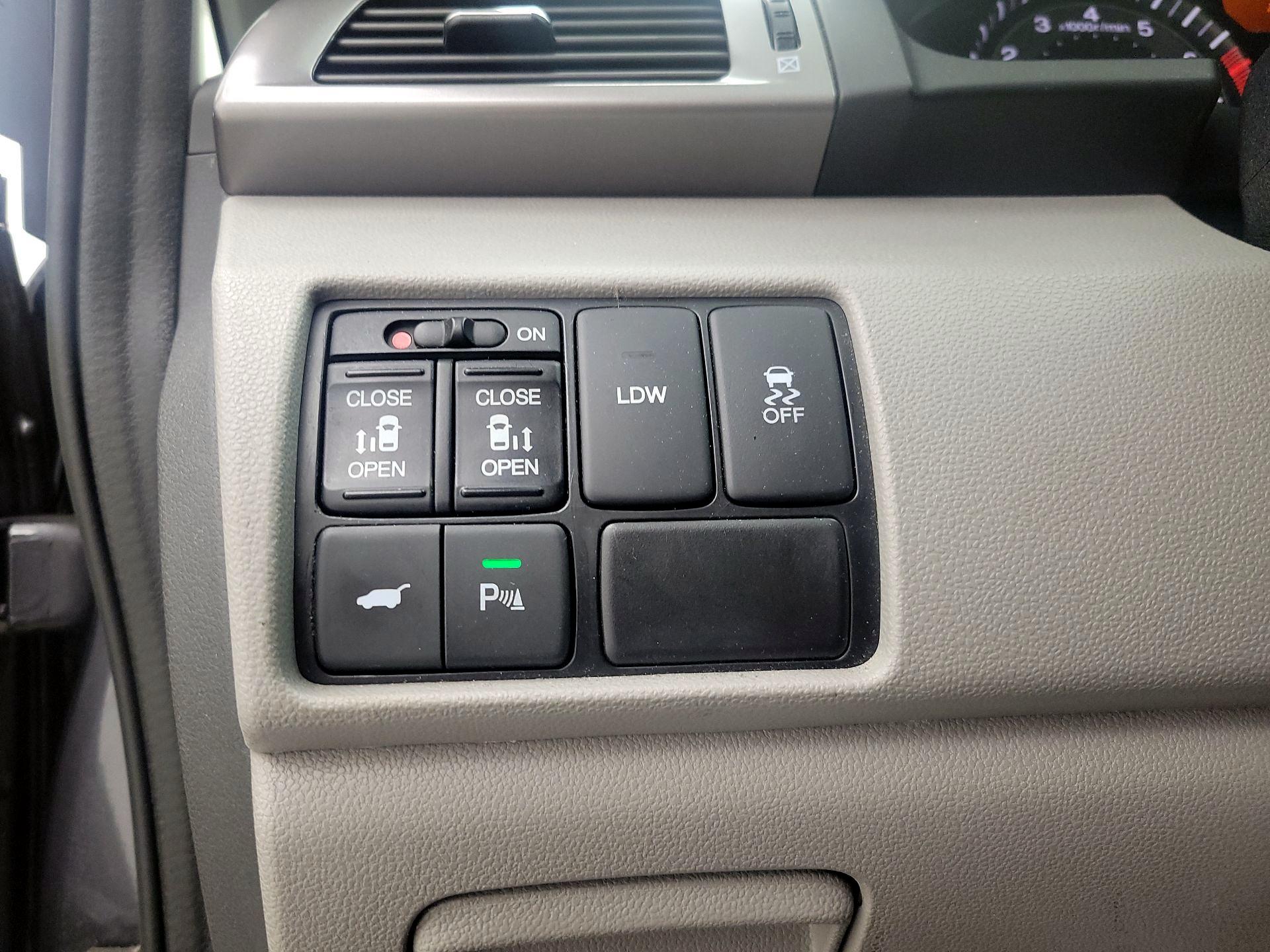 Thumbnail: 2017 Honda Odyssey - 13