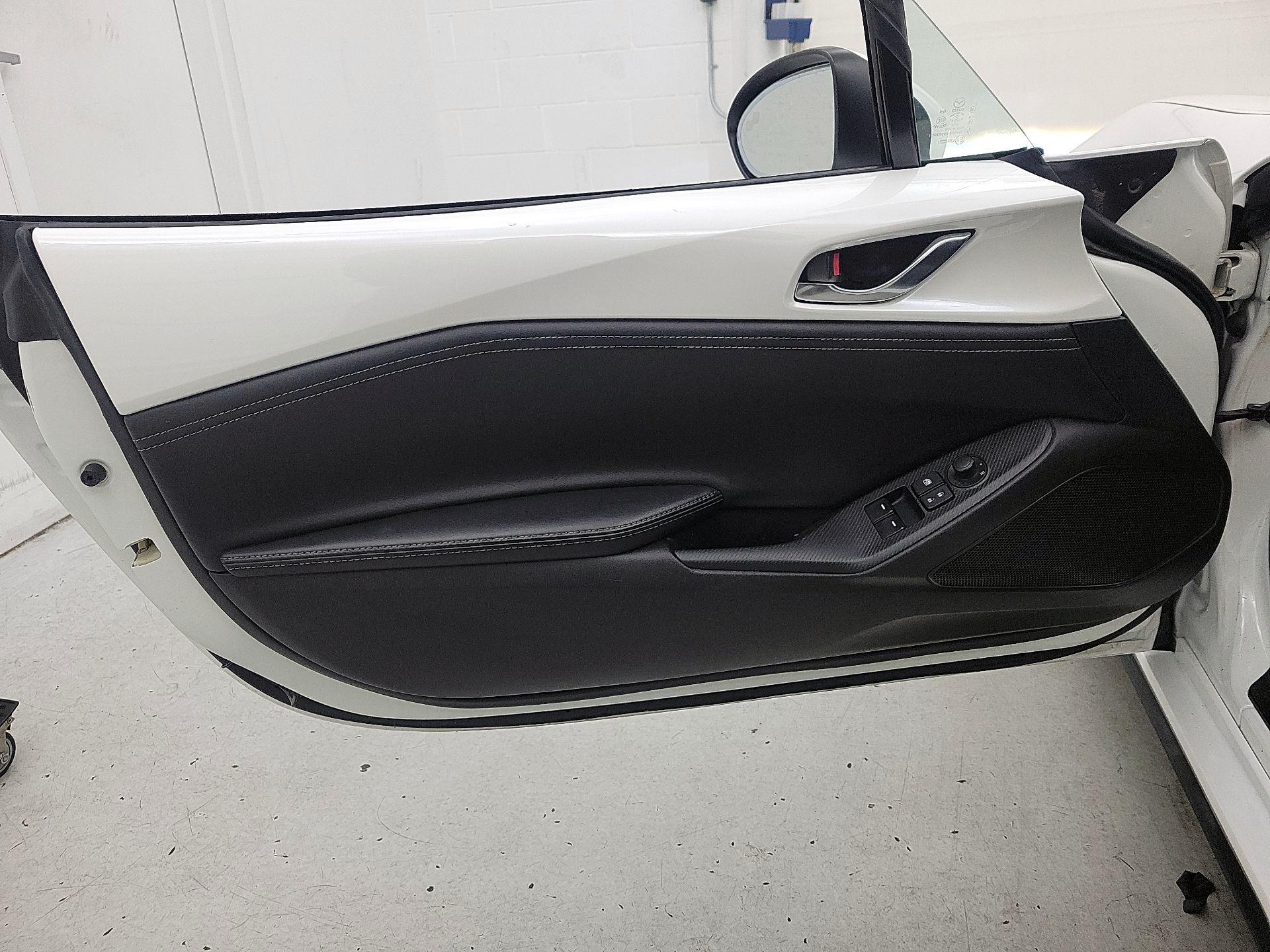 Thumbnail: 2021 Mazda MX-5 Miata - 12