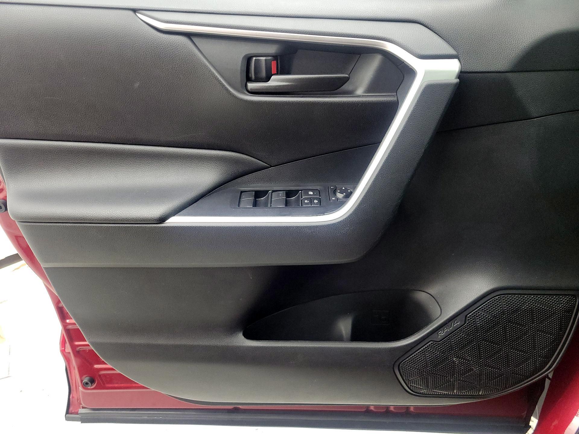 Thumbnail: 2020 Toyota RAV4 - 13