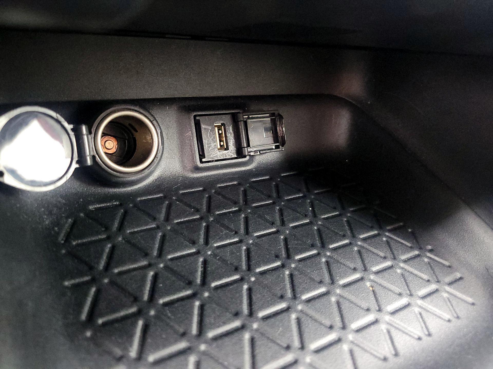 Thumbnail: 2020 Toyota RAV4 - 19