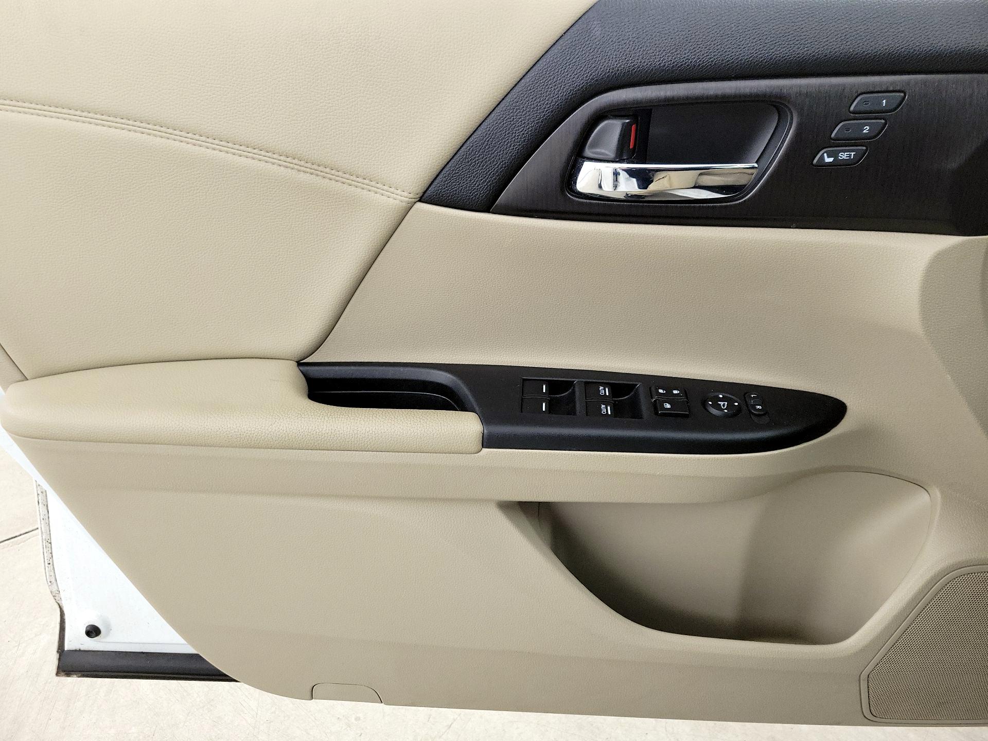 Thumbnail: 2015 Honda Accord - 12