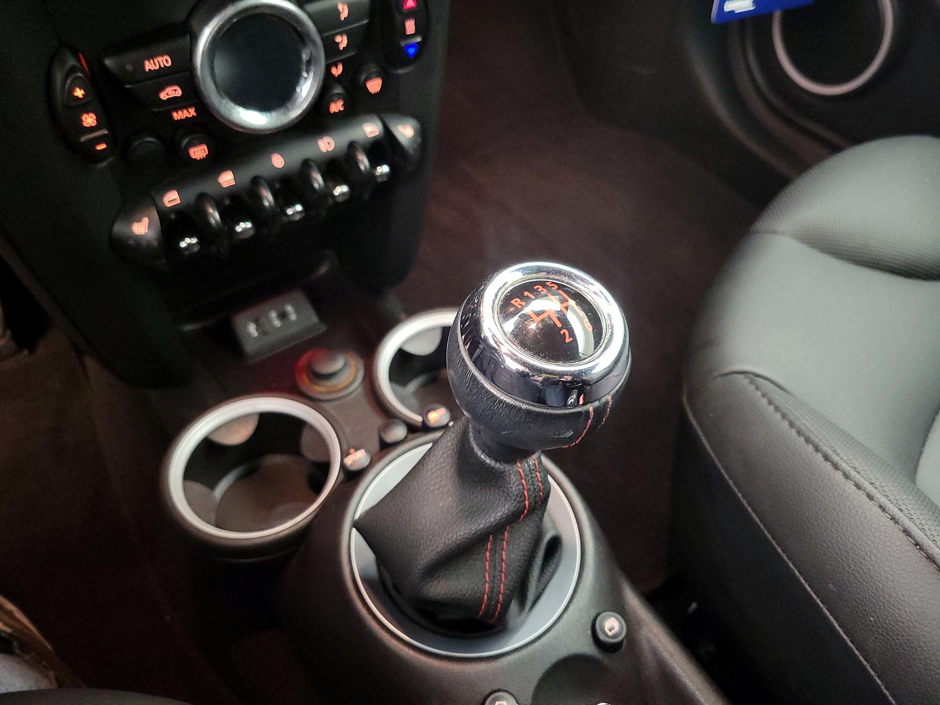 Thumbnail: 2015 MINI Cooper - 15