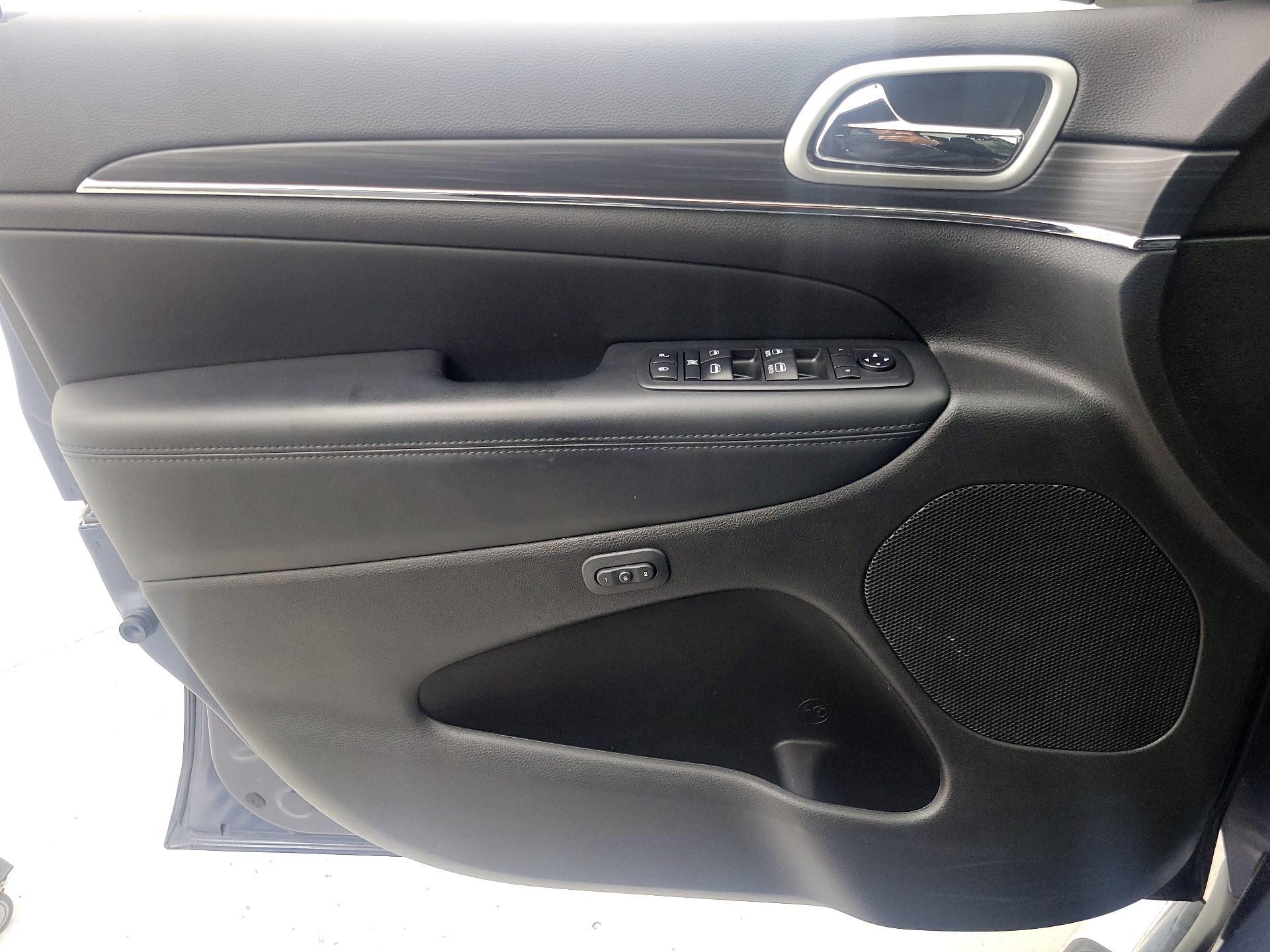 Thumbnail: 2021 Jeep Grand Cherokee - 12