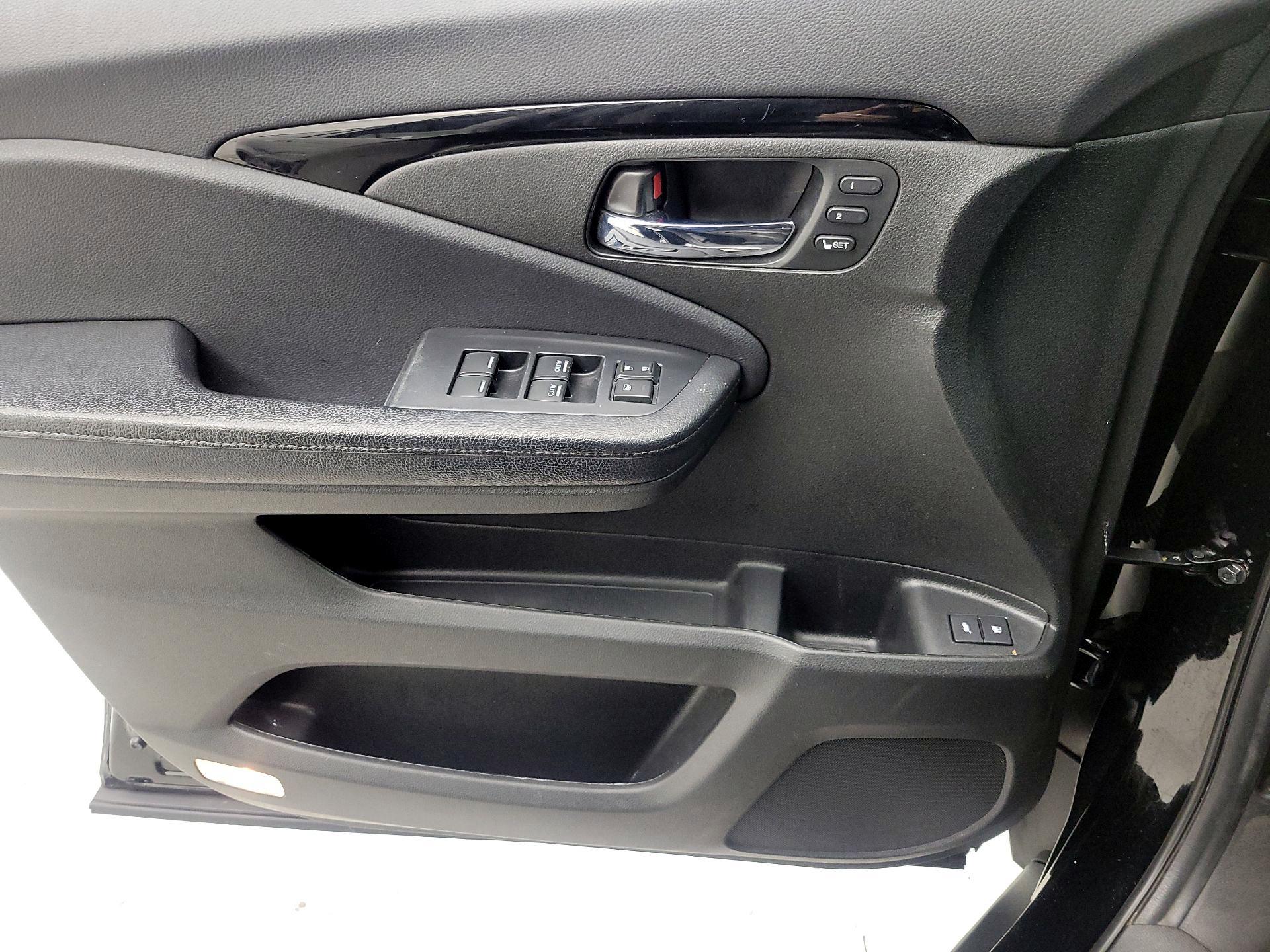 Thumbnail: 2020 Honda Pilot - 12