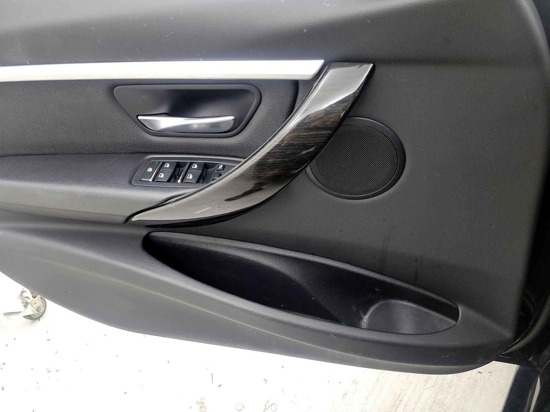 Thumbnail: 2018 BMW 3 Series - 12