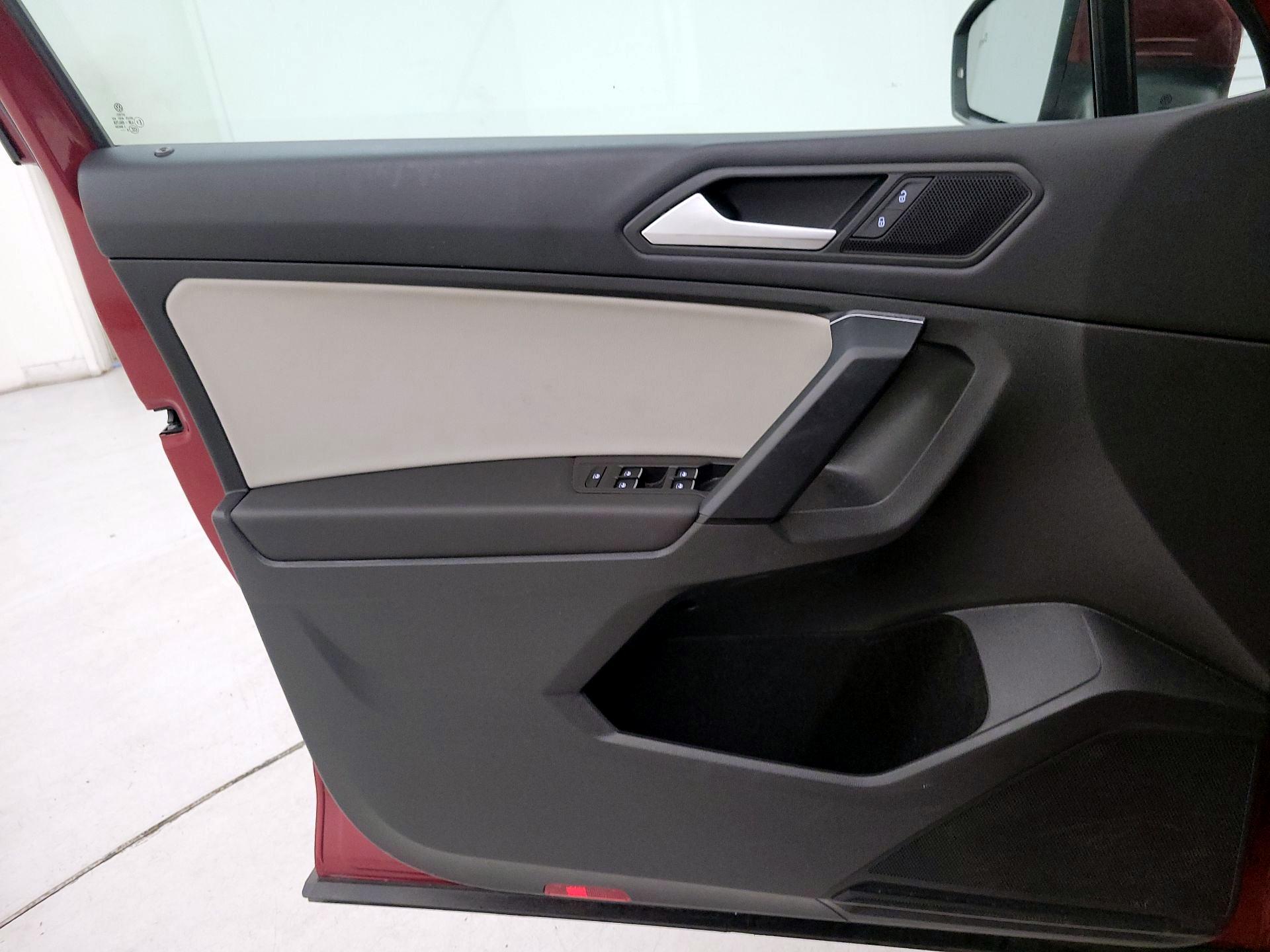 Thumbnail: 2019 Volkswagen Tiguan - 12