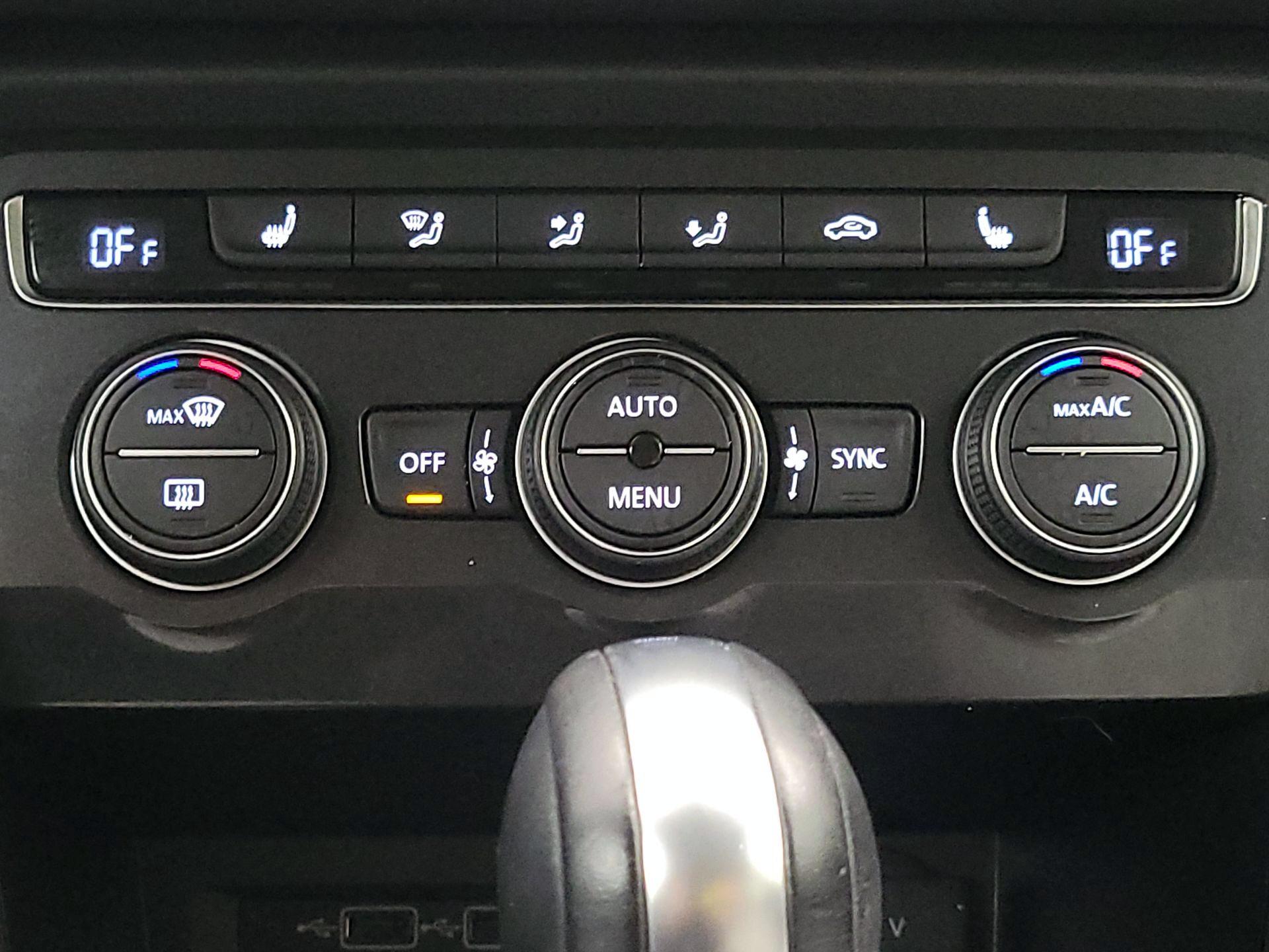 Thumbnail: 2019 Volkswagen Tiguan - 16