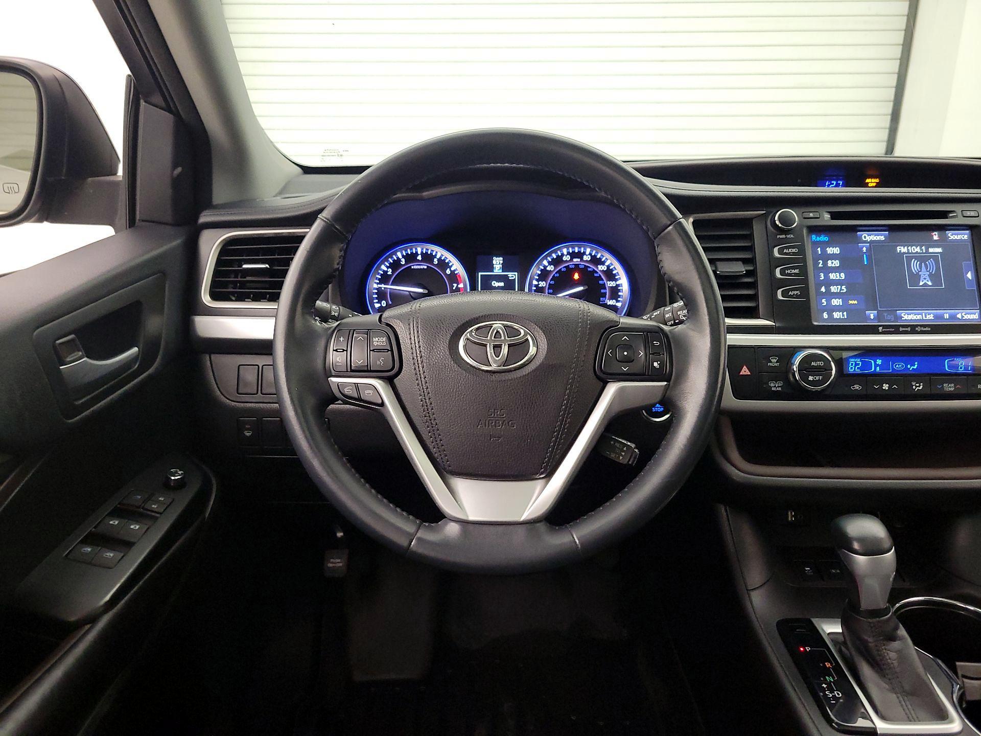 Thumbnail: 2016 Toyota Highlander - 10