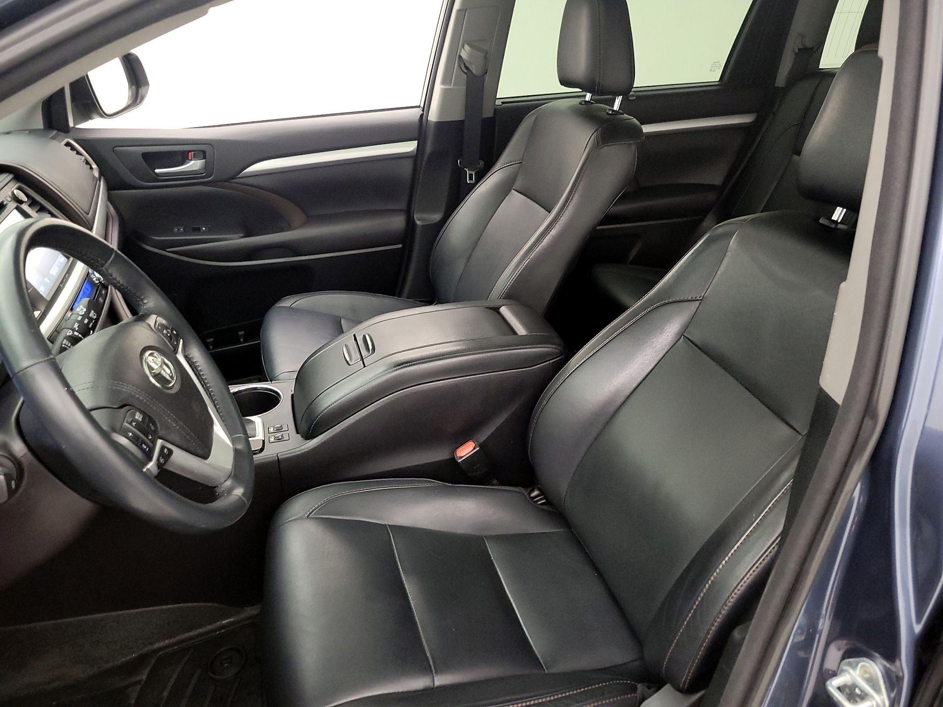 Thumbnail: 2016 Toyota Highlander - 11