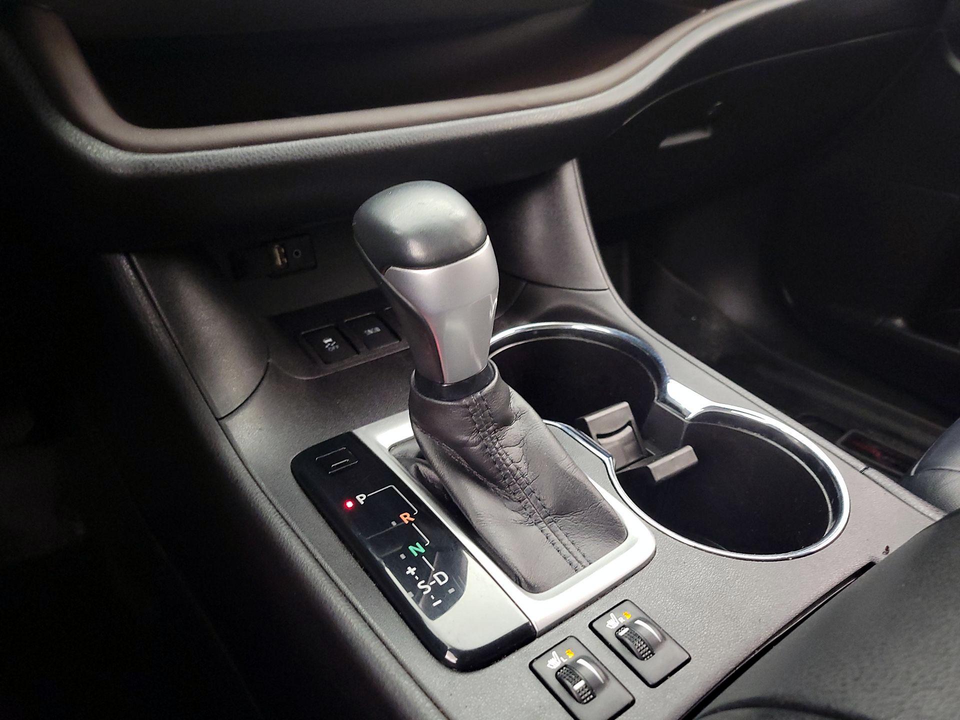 Thumbnail: 2016 Toyota Highlander - 17