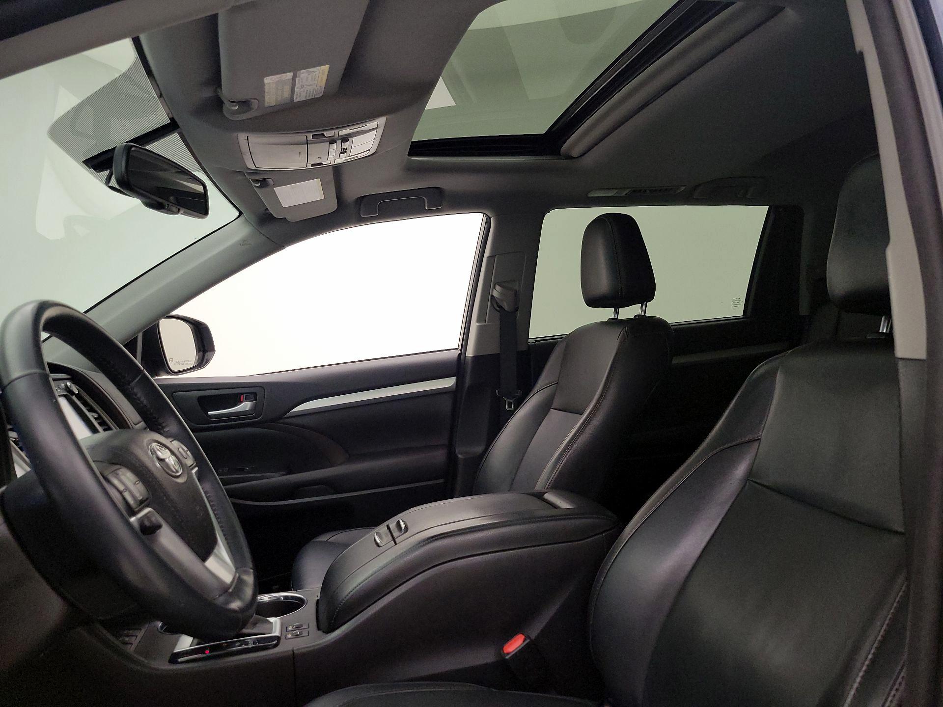 Thumbnail: 2016 Toyota Highlander - 19