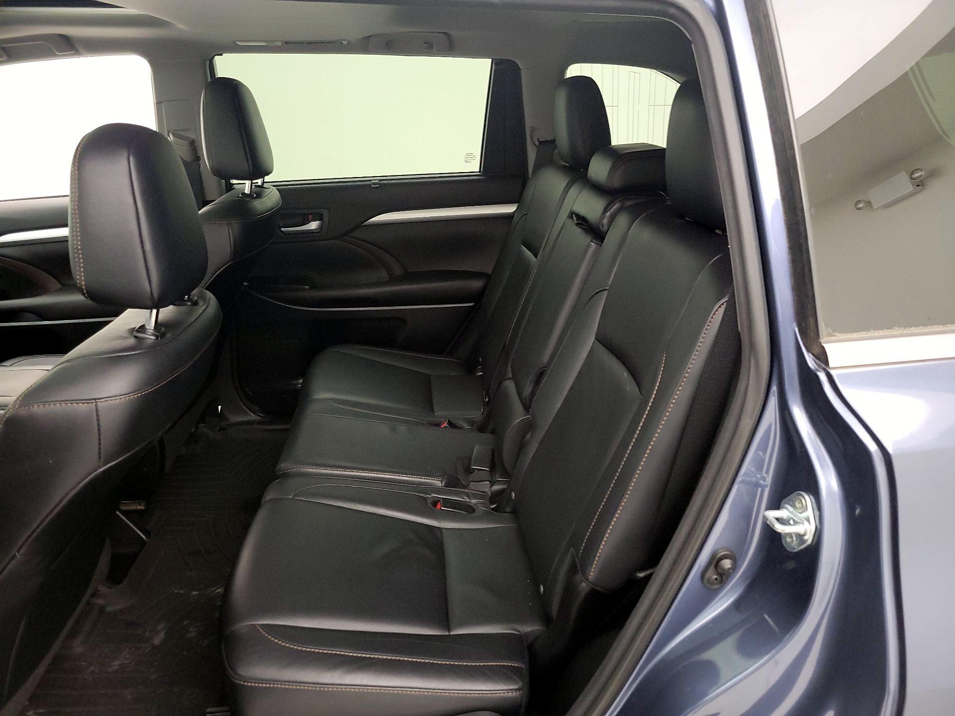 Thumbnail: 2016 Toyota Highlander - 20