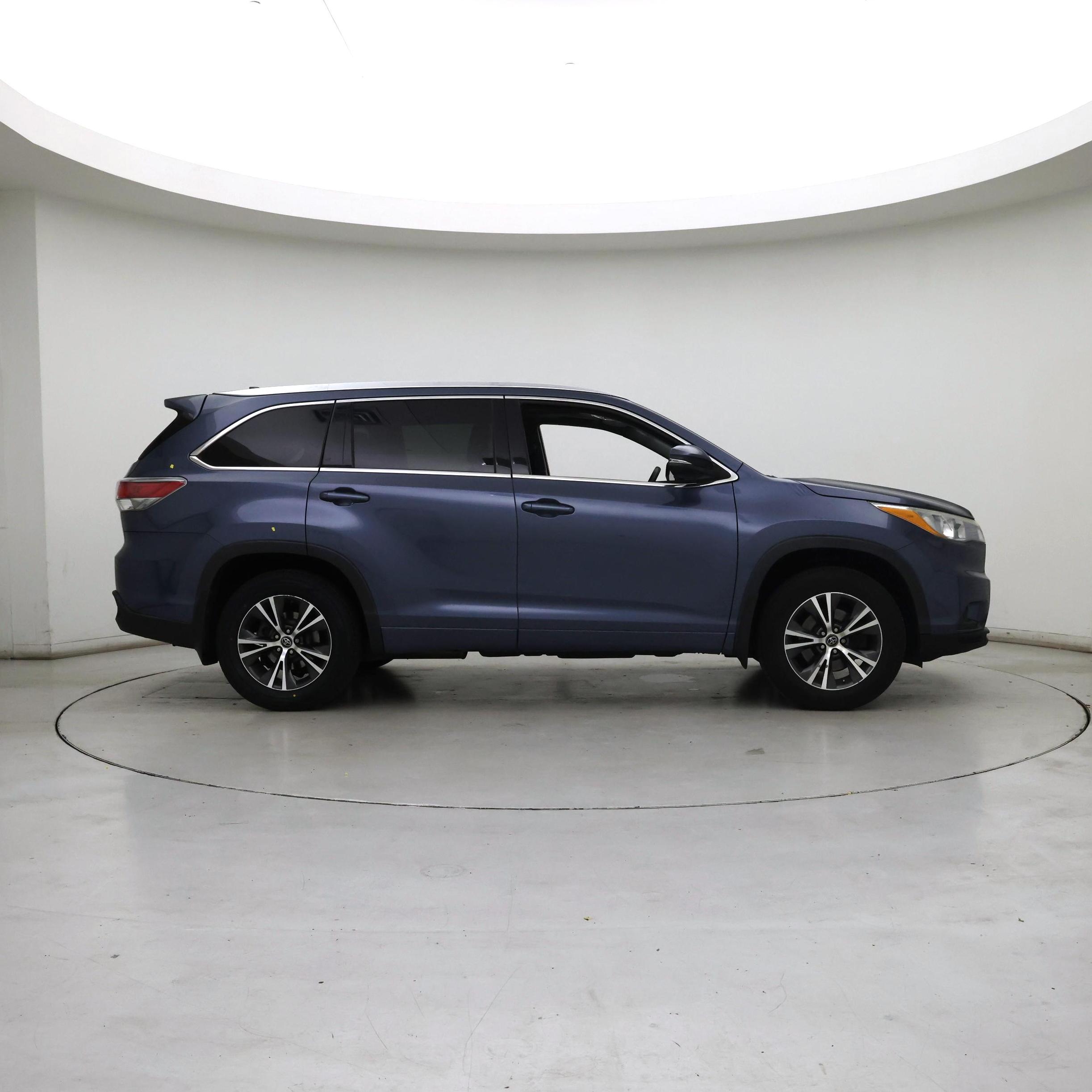 Thumbnail: 2016 Toyota Highlander - 7
