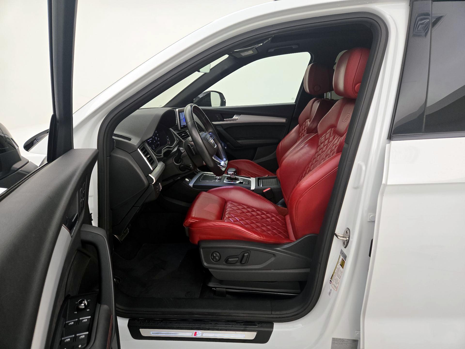 Thumbnail: 2019 Audi SQ5 - 11