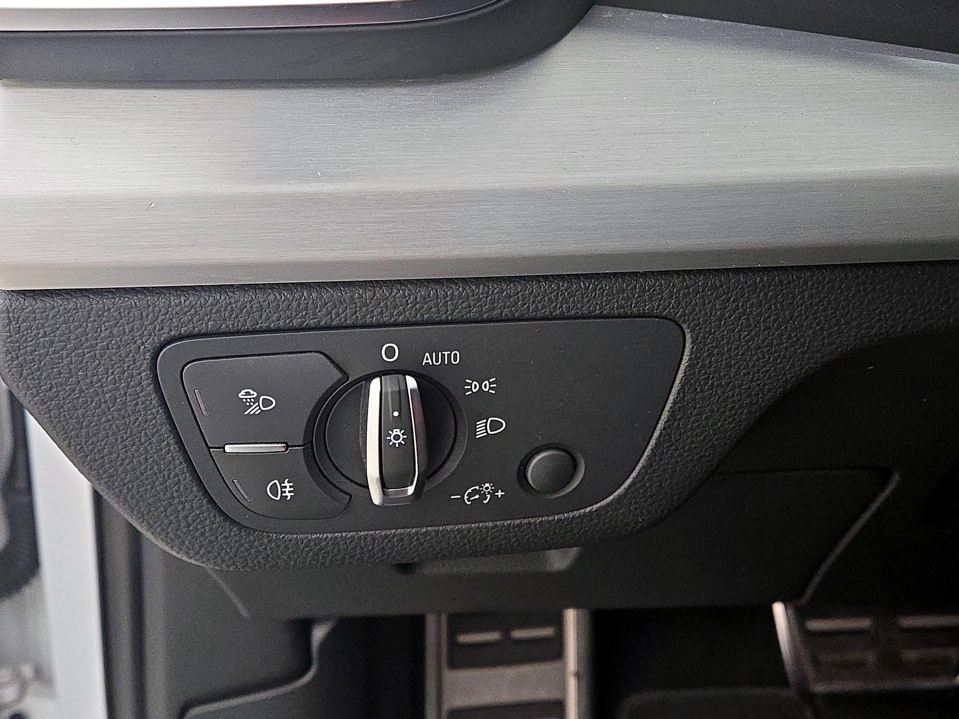 Thumbnail: 2019 Audi SQ5 - 13