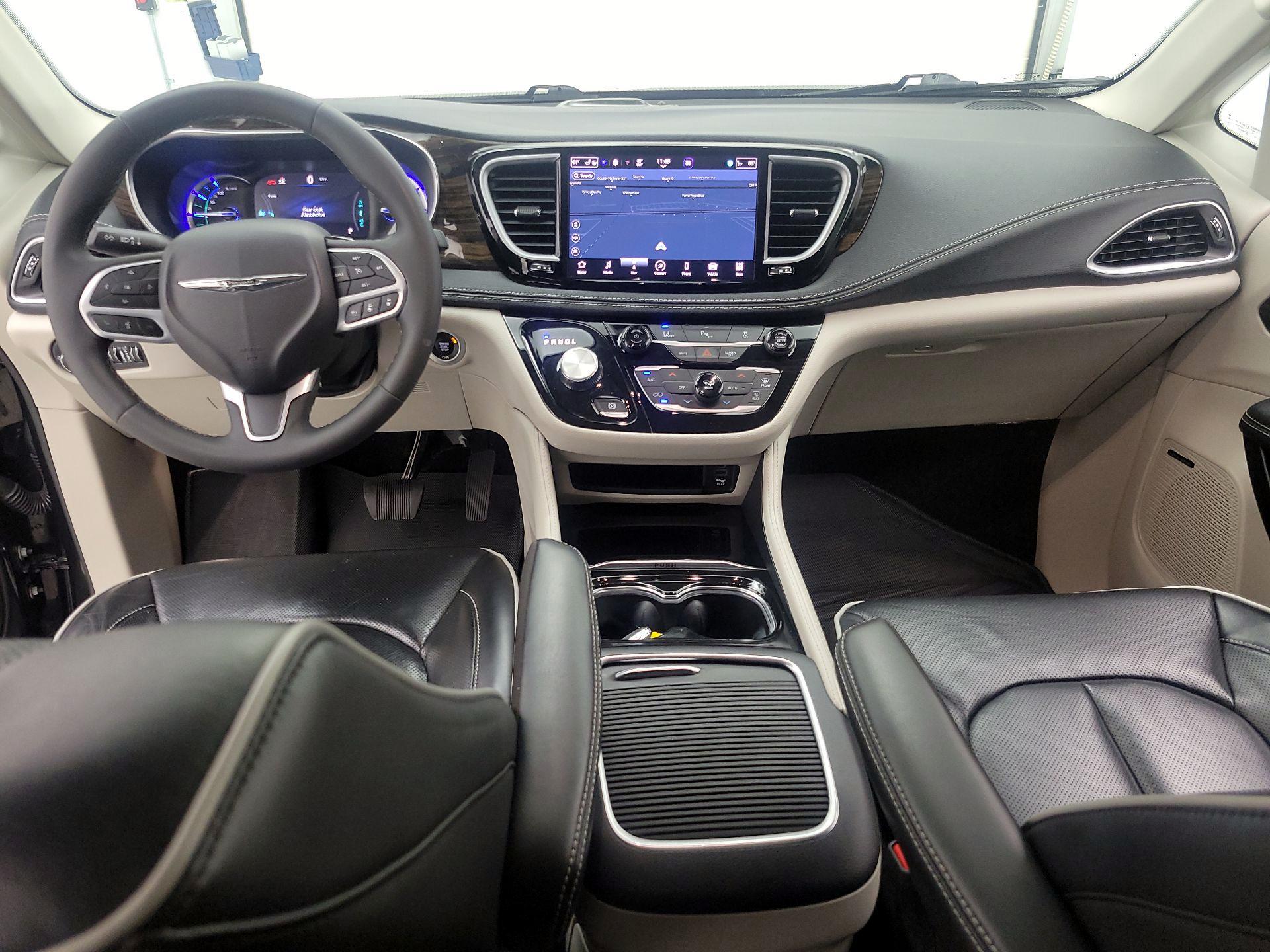 Thumbnail: 2023 Chrysler Pacifica - 9