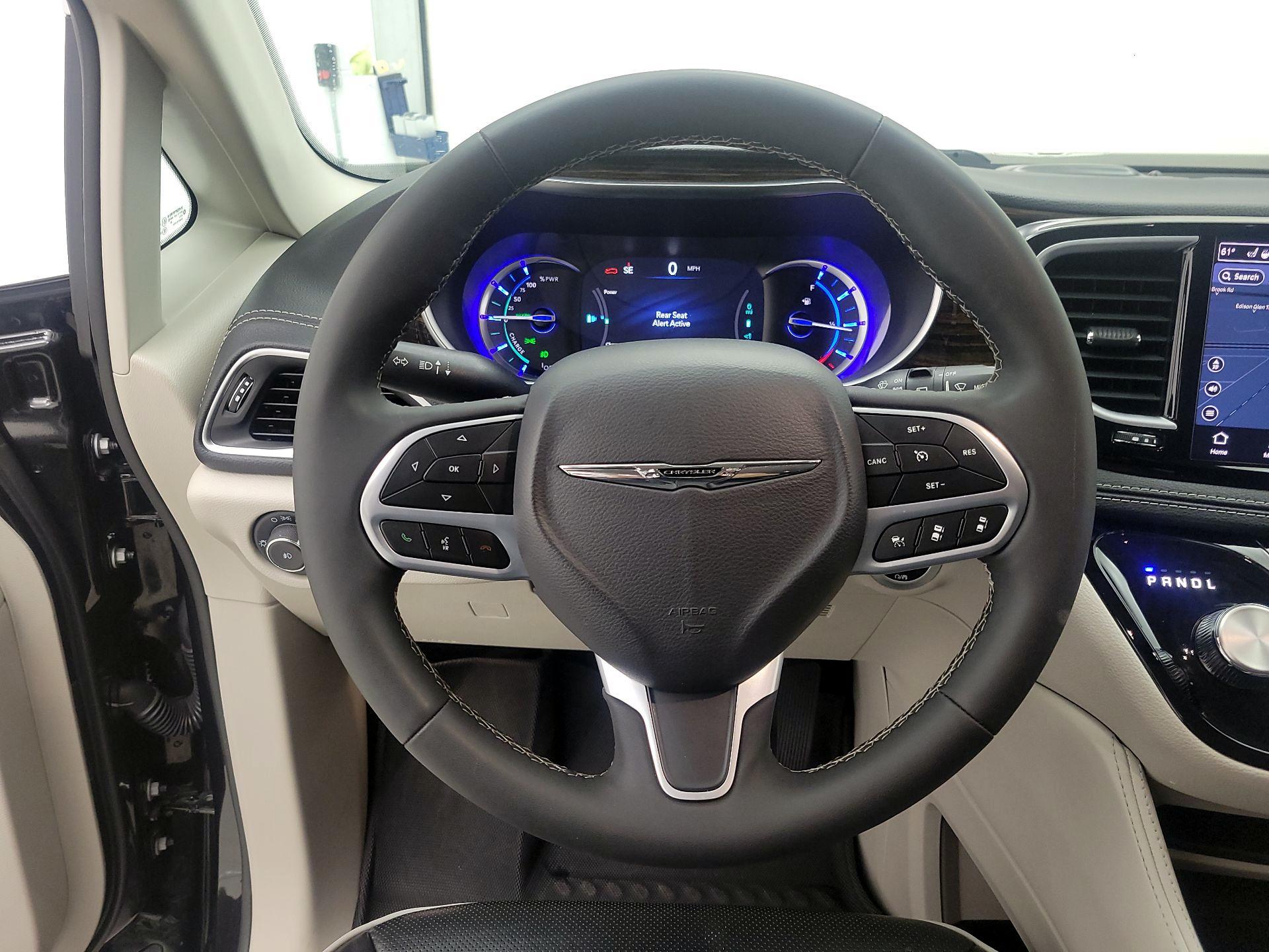 Thumbnail: 2023 Chrysler Pacifica - 10