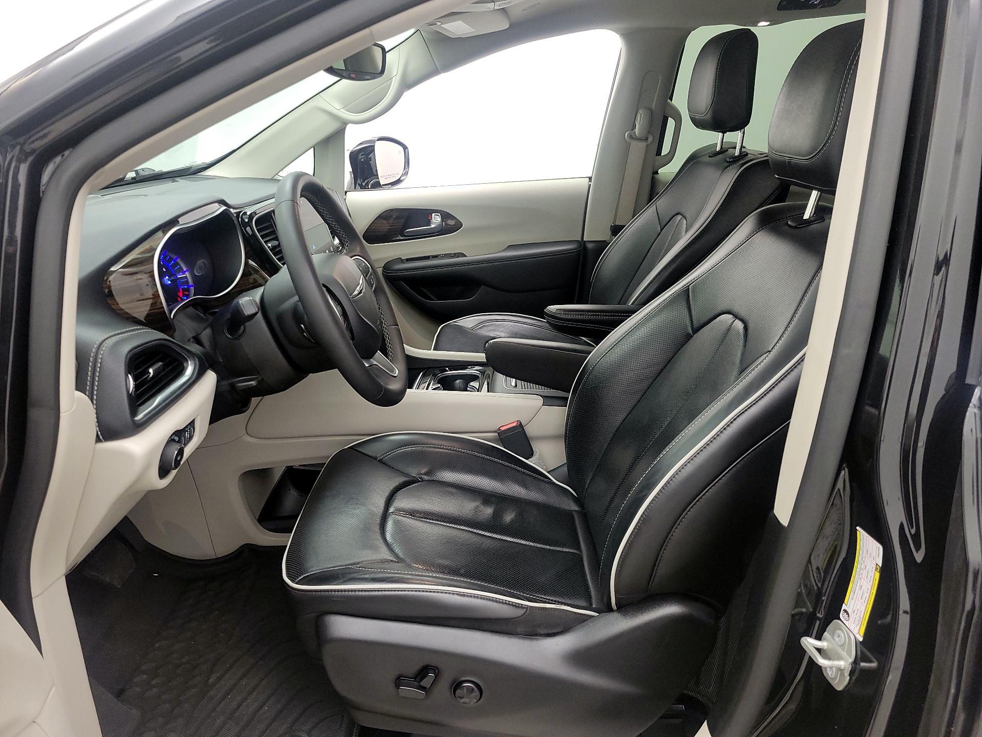 Thumbnail: 2023 Chrysler Pacifica - 11