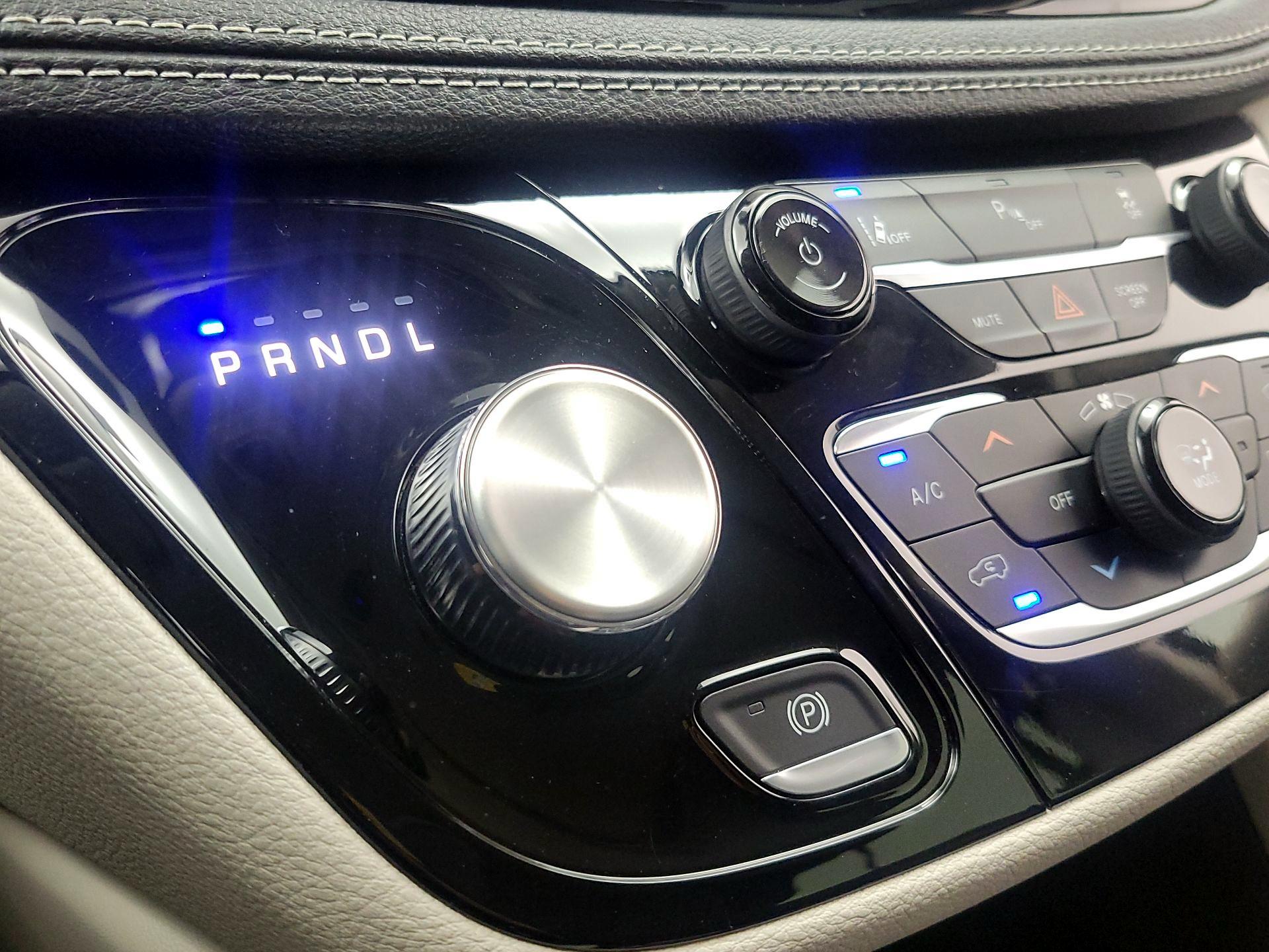 Thumbnail: 2023 Chrysler Pacifica - 18