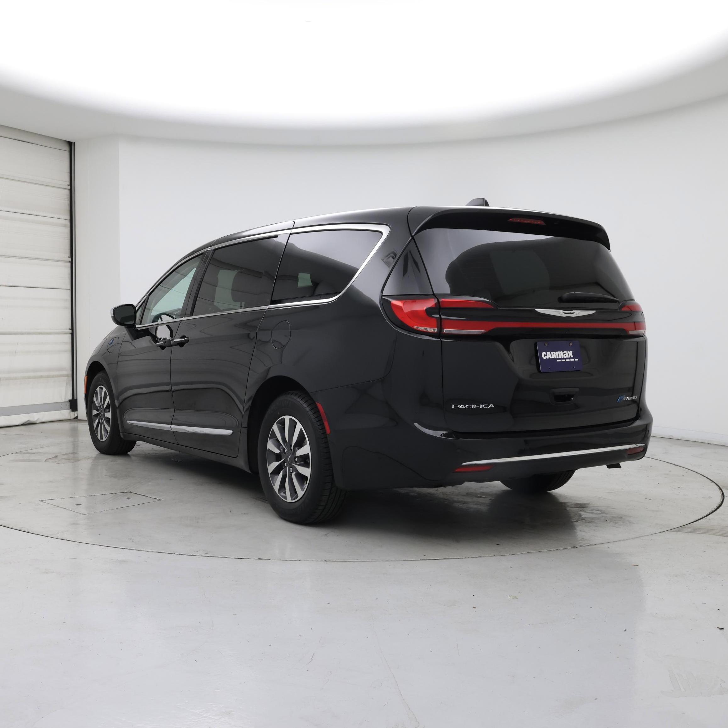 Thumbnail: 2023 Chrysler Pacifica - 2