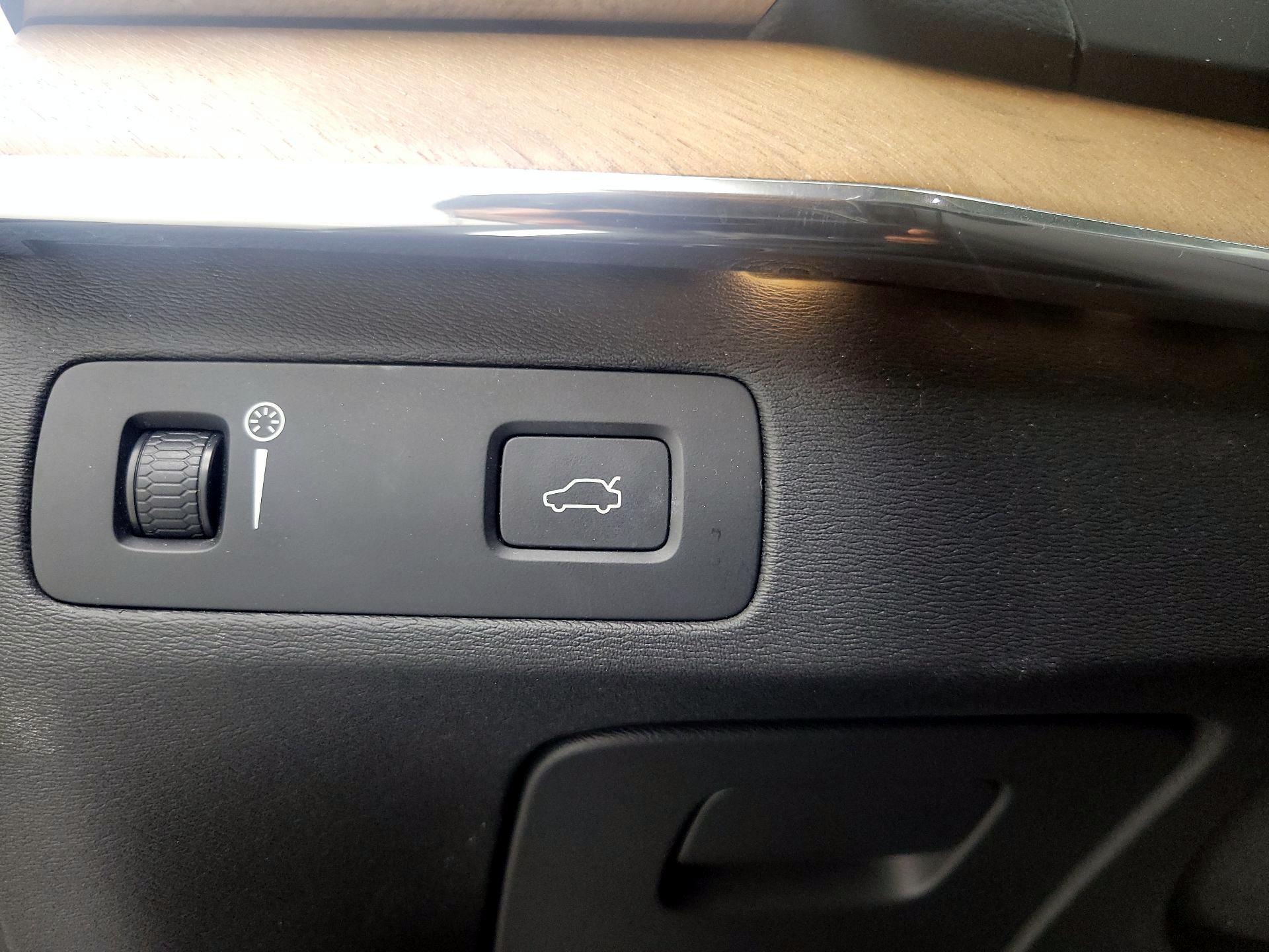 Thumbnail: 2018 Volvo XC90 - 13