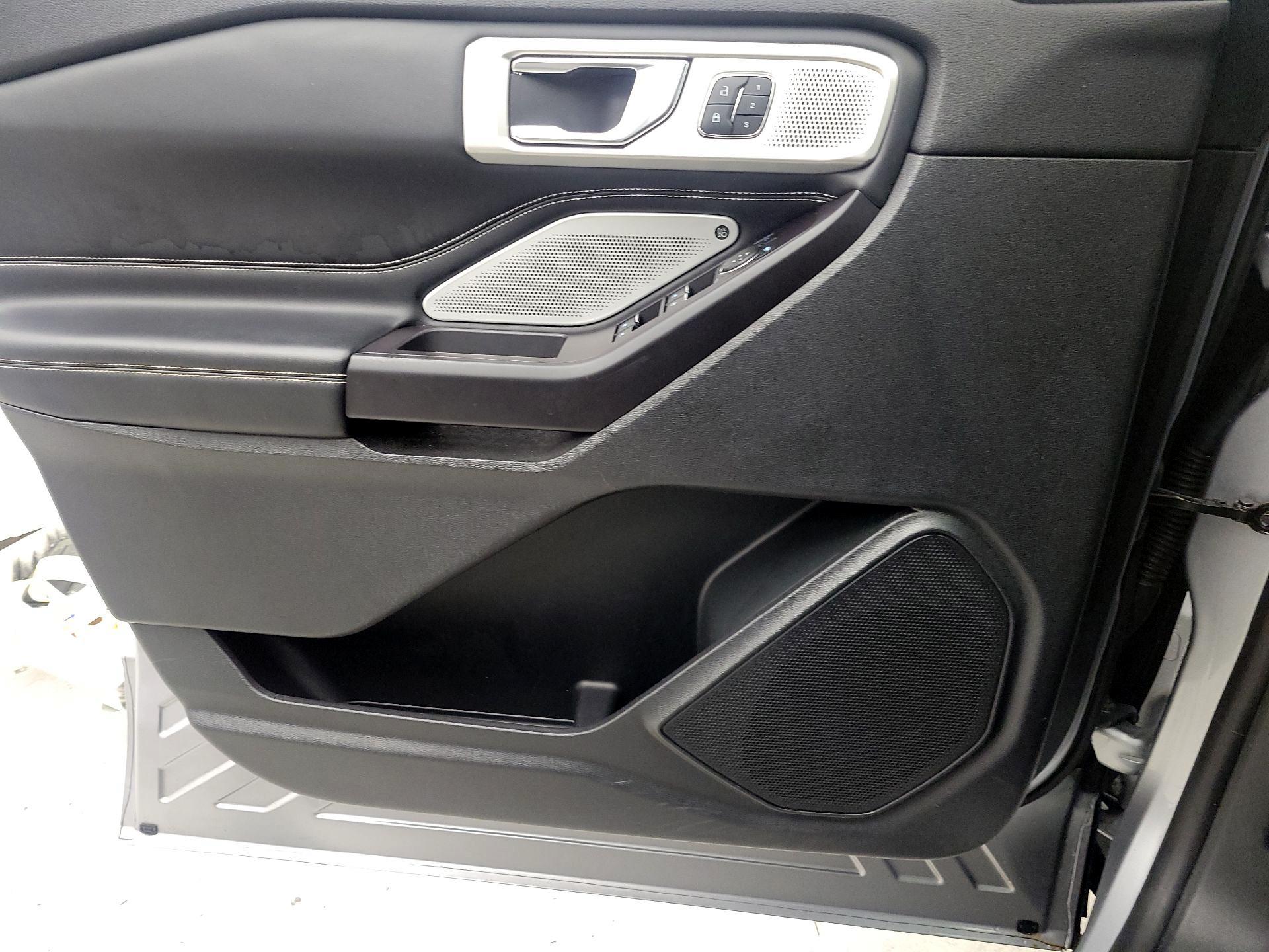 Thumbnail: 2020 Ford Explorer - 12