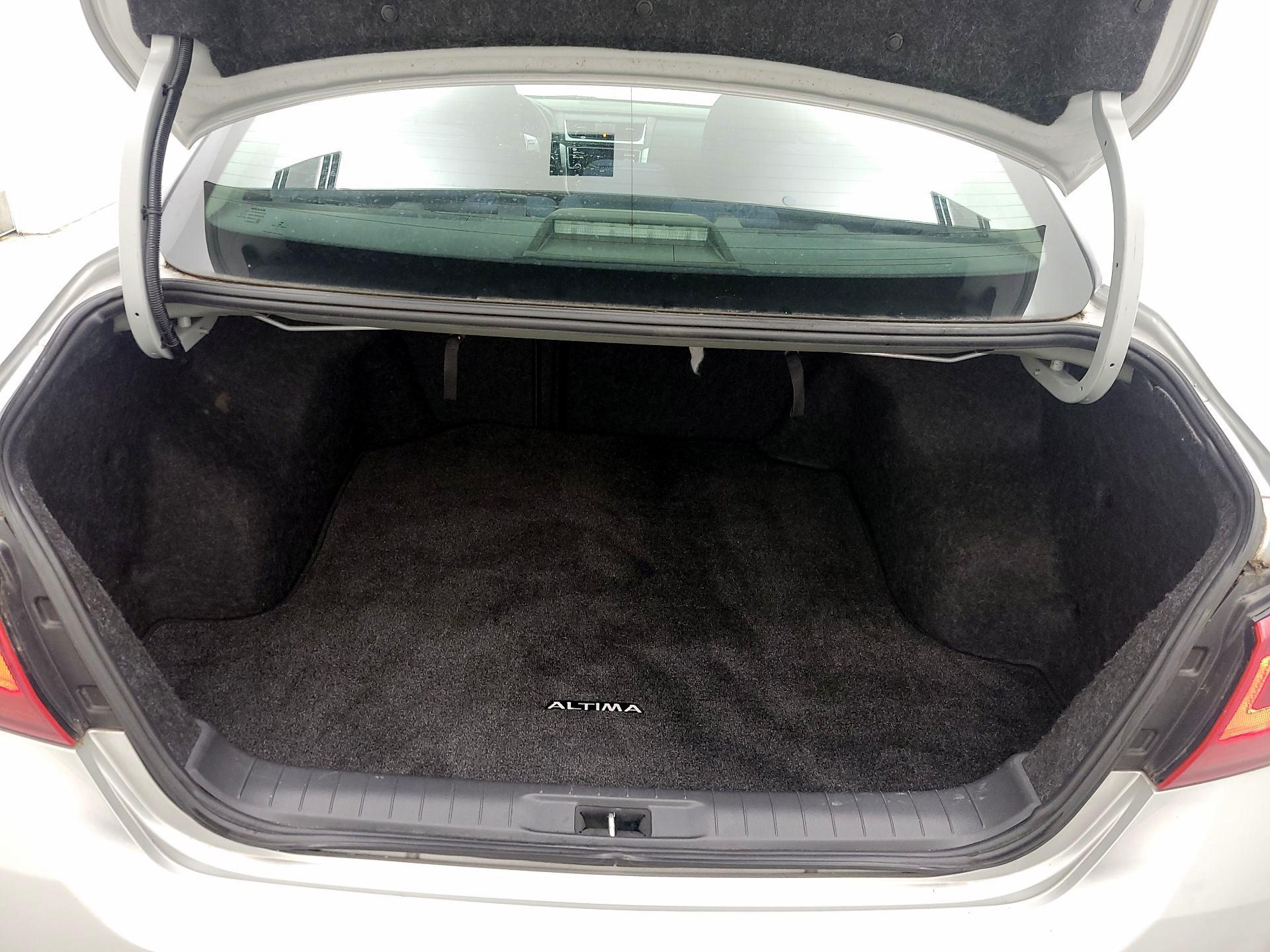 Thumbnail: 2018 Nissan Altima - 20