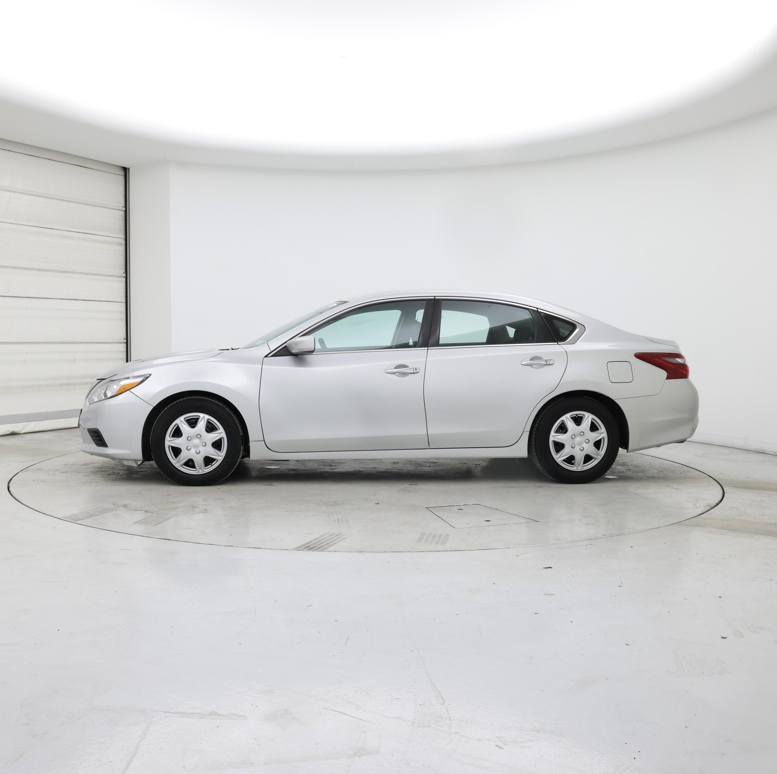 Thumbnail: 2018 Nissan Altima - 3