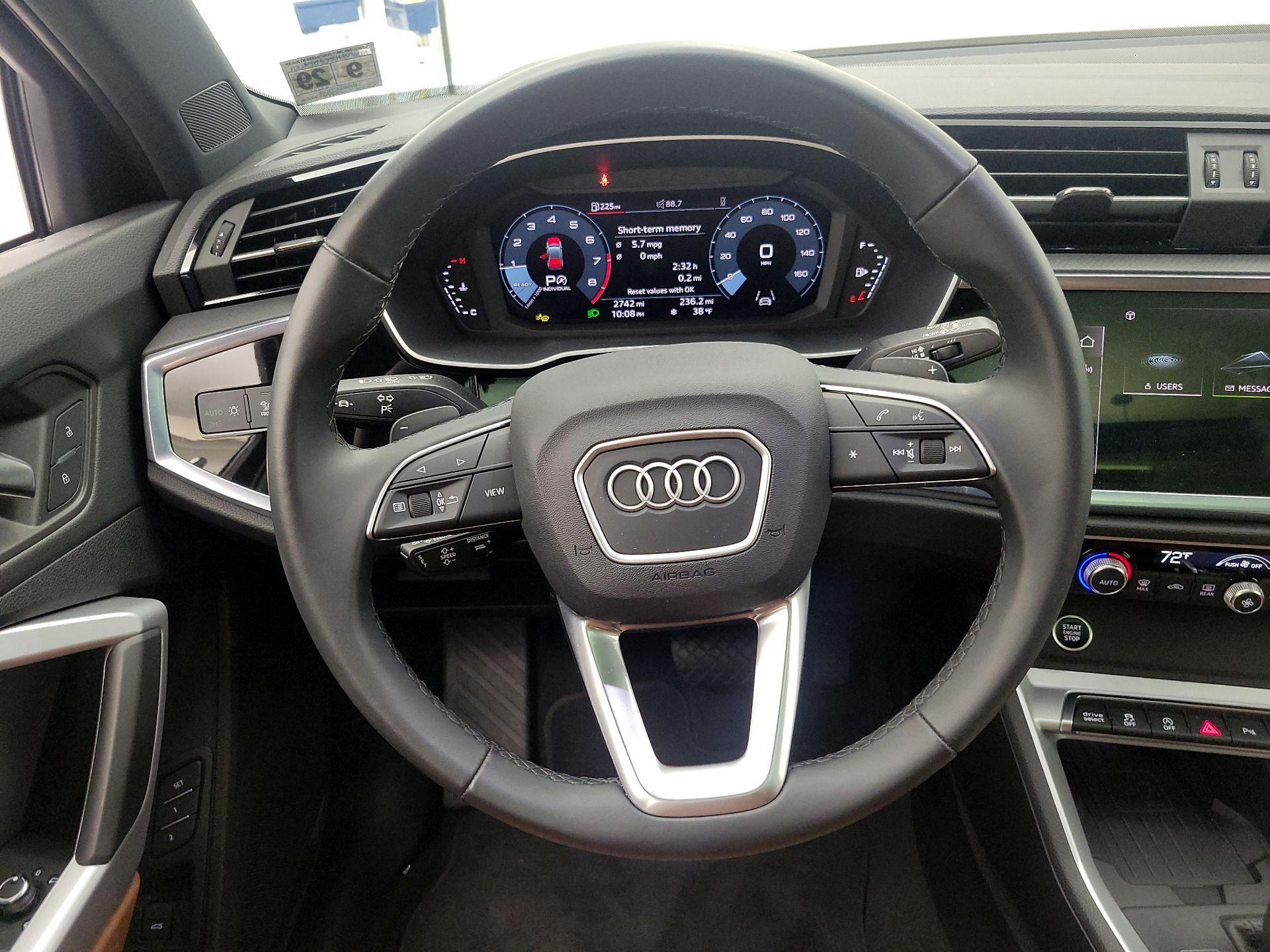 Thumbnail: 2024 Audi Q3 - 10