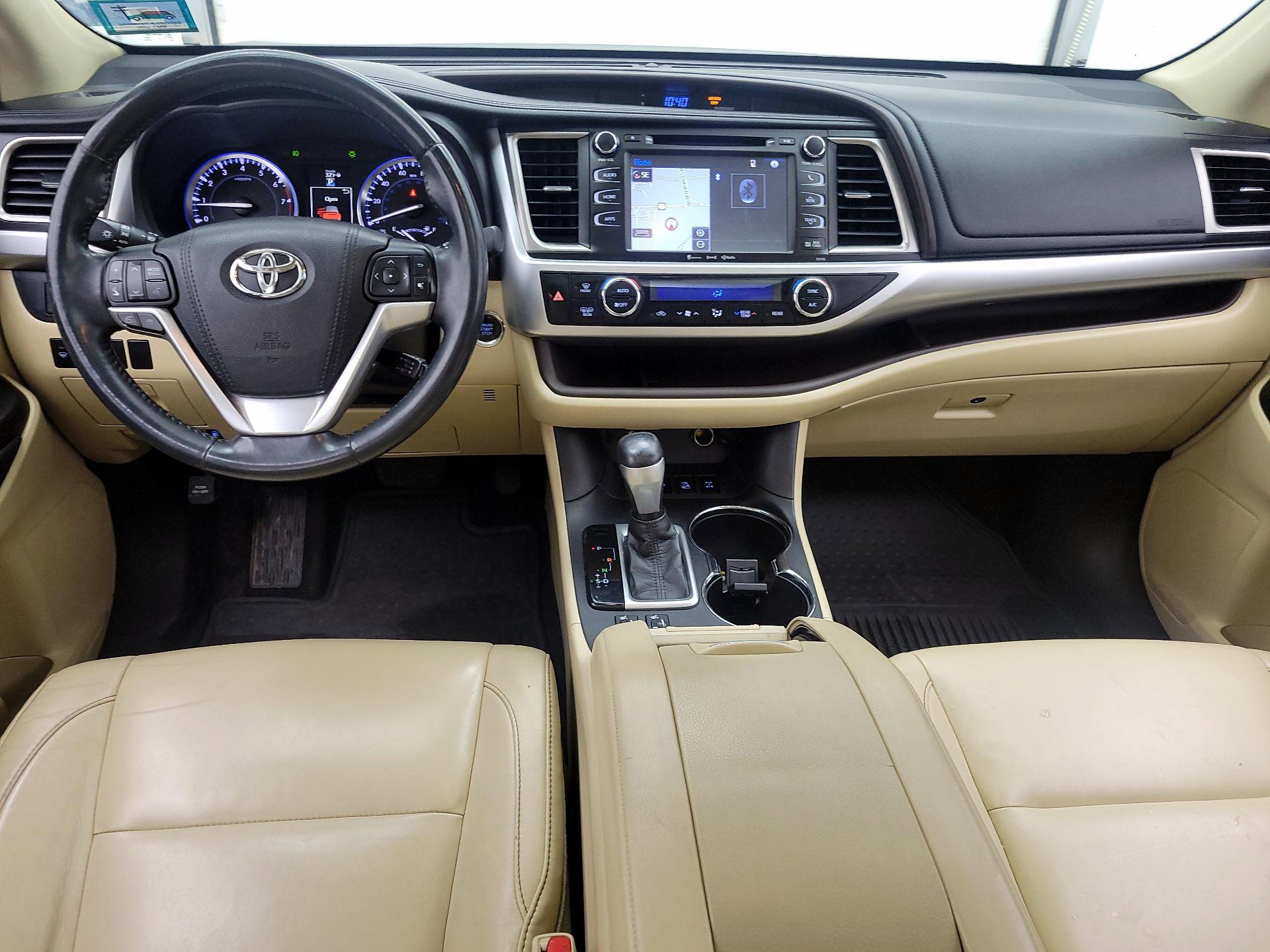Thumbnail: 2016 Toyota Highlander - 9