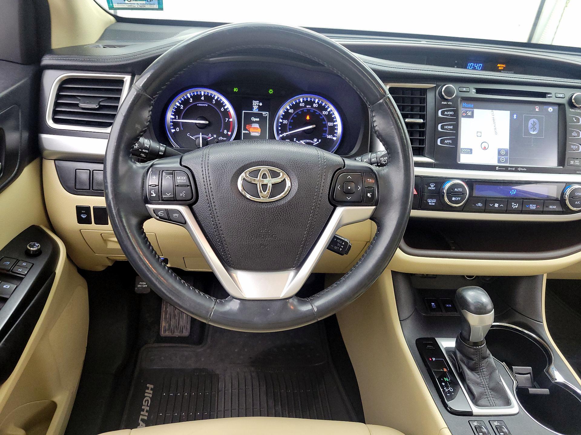 Thumbnail: 2016 Toyota Highlander - 10