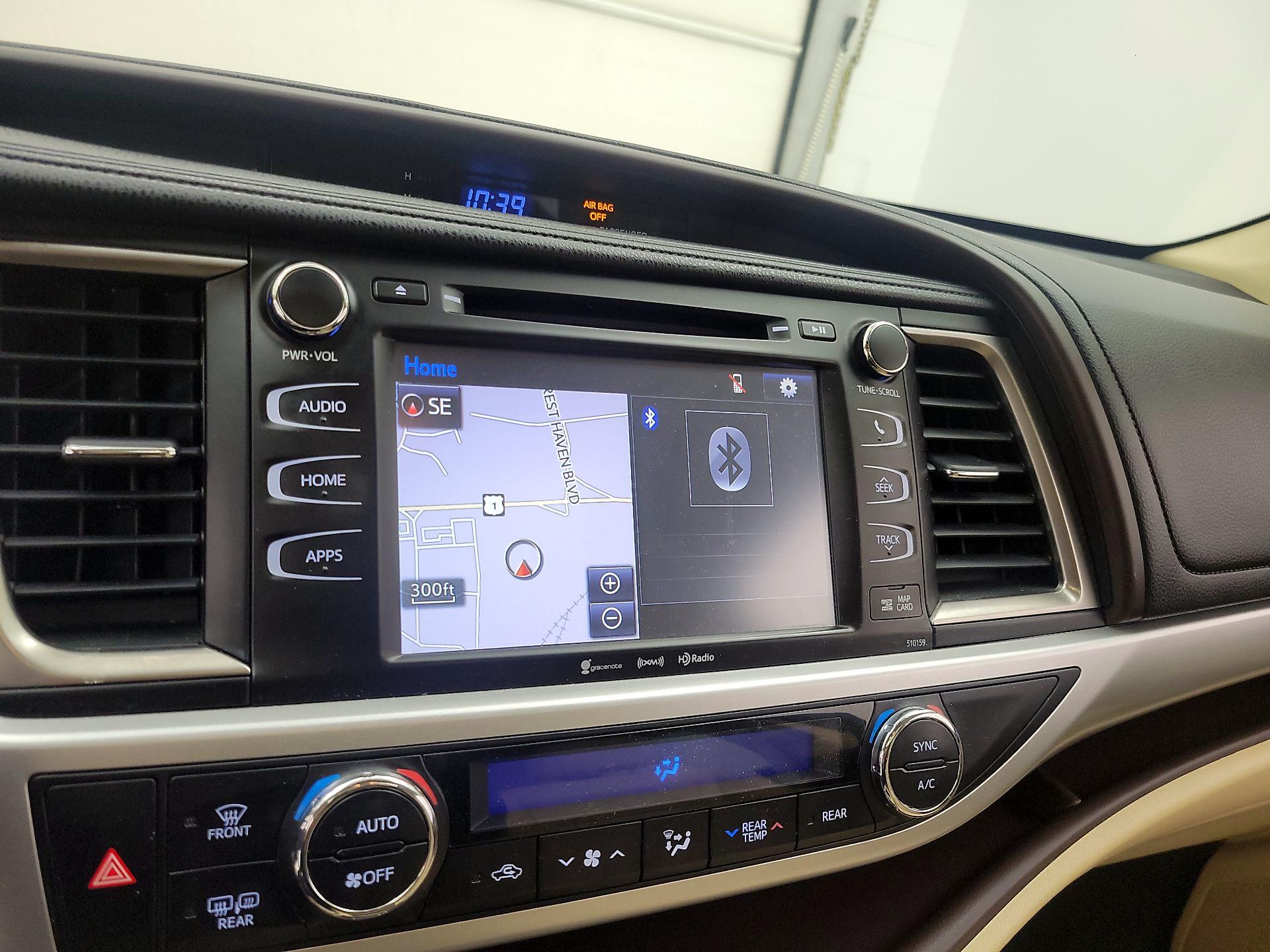 Thumbnail: 2016 Toyota Highlander - 16