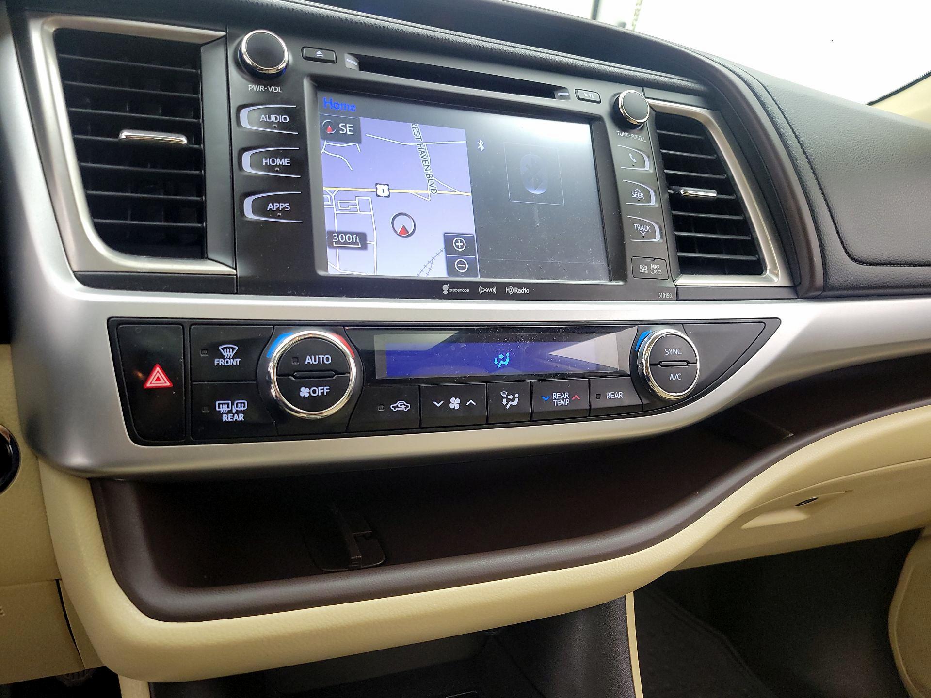 Thumbnail: 2016 Toyota Highlander - 17