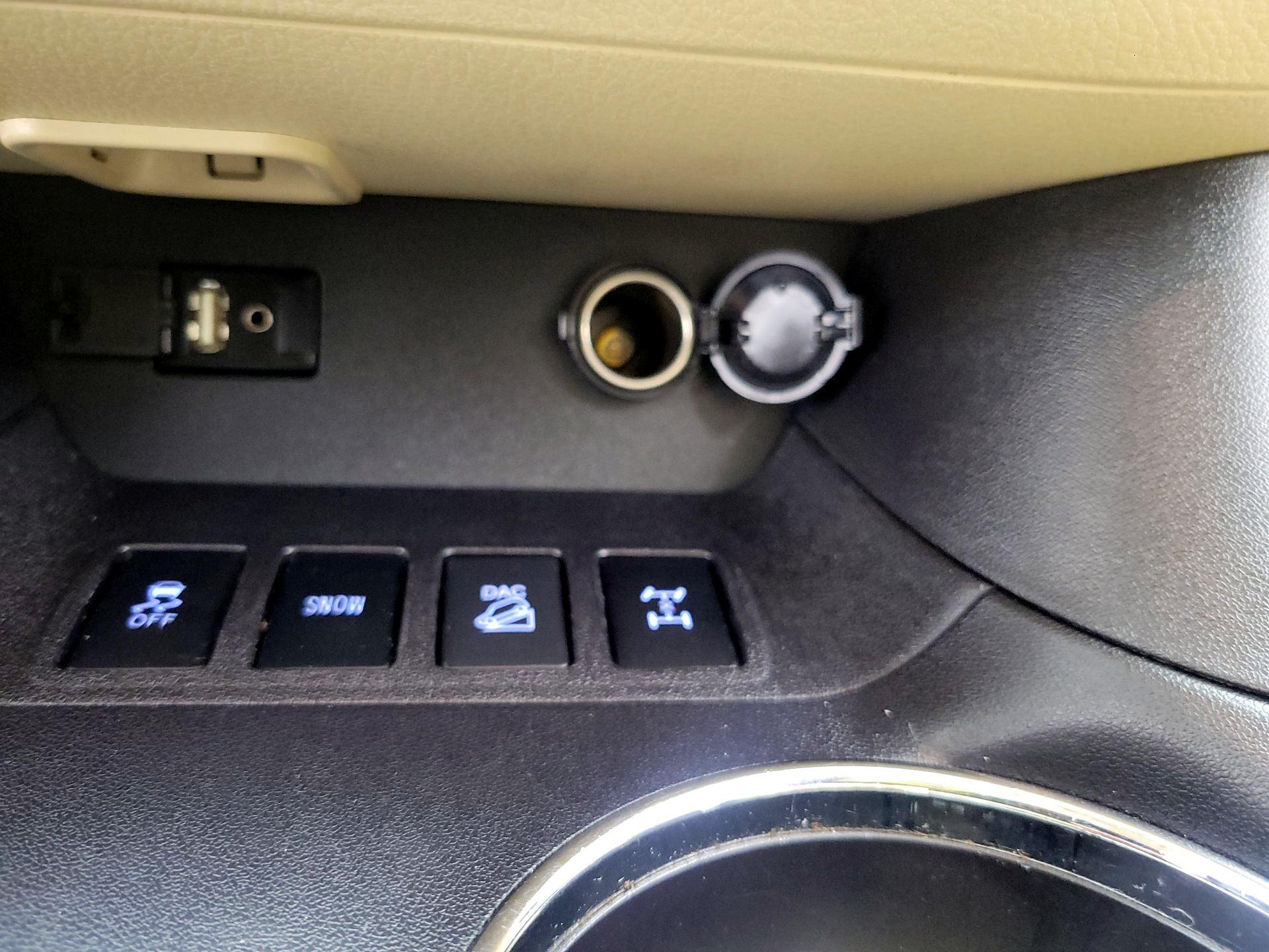 Thumbnail: 2016 Toyota Highlander - 19