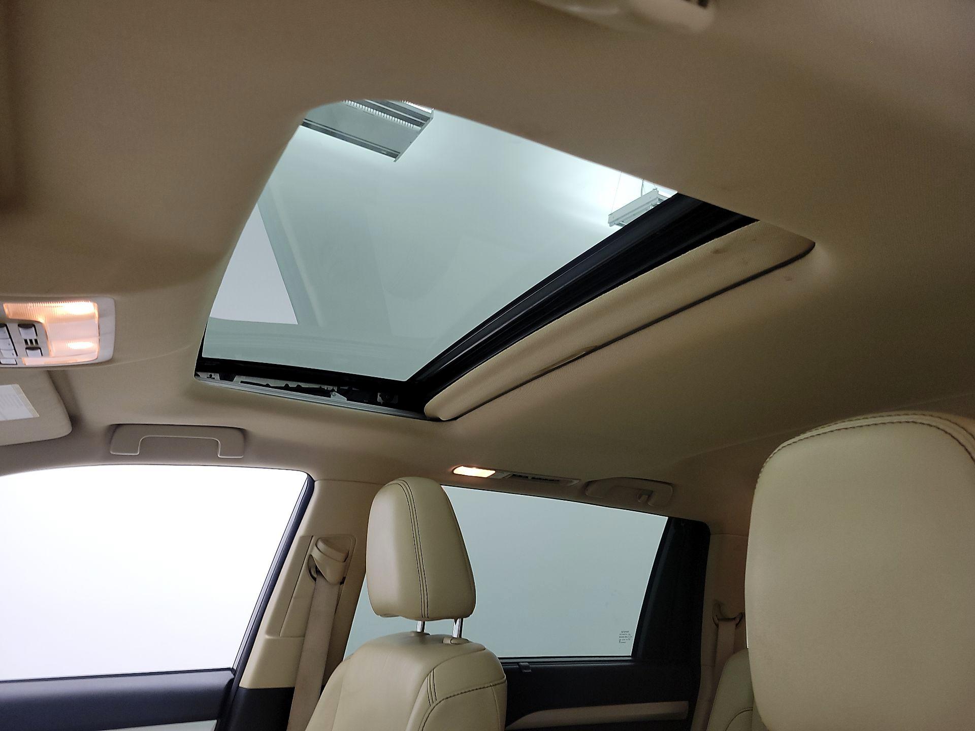 Thumbnail: 2016 Toyota Highlander - 20