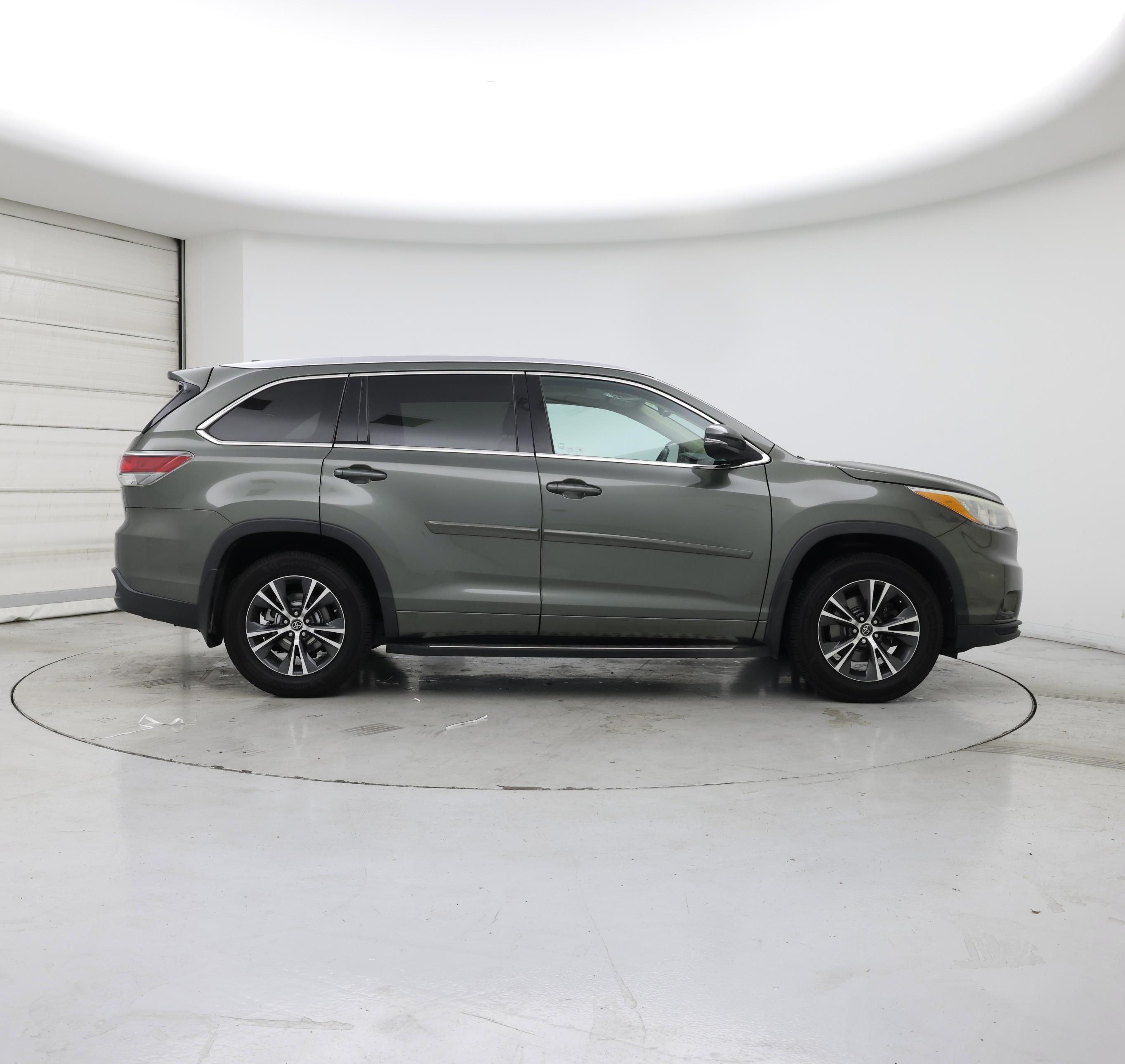 Thumbnail: 2016 Toyota Highlander - 7
