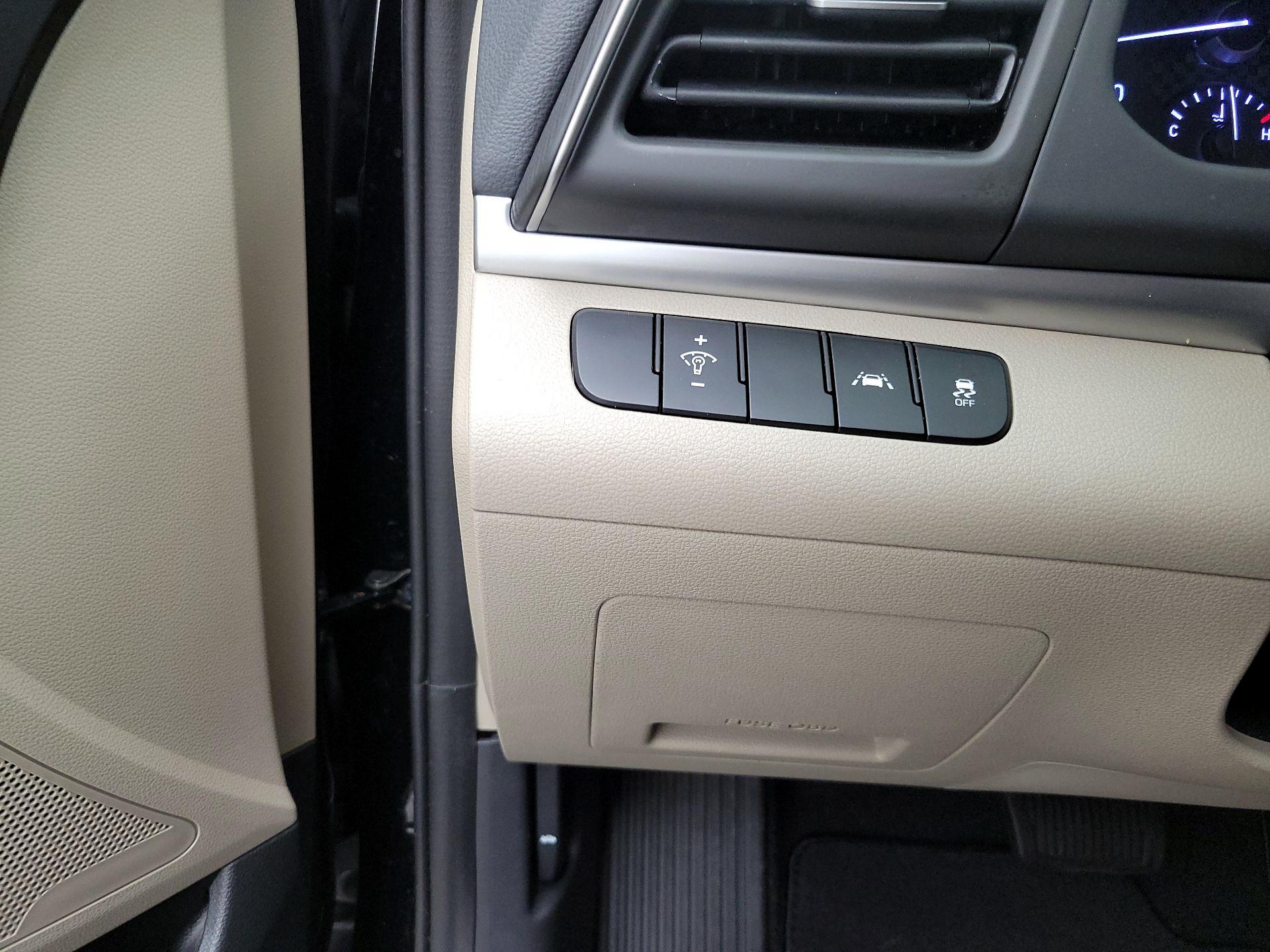 Thumbnail: 2020 Hyundai Elantra - 13