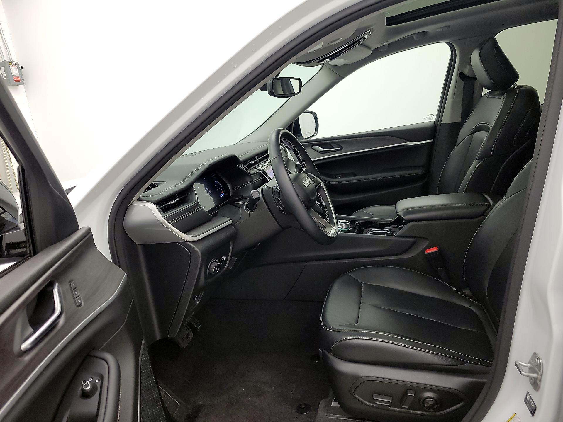 Thumbnail: 2022 Jeep Grand Cherokee - 11