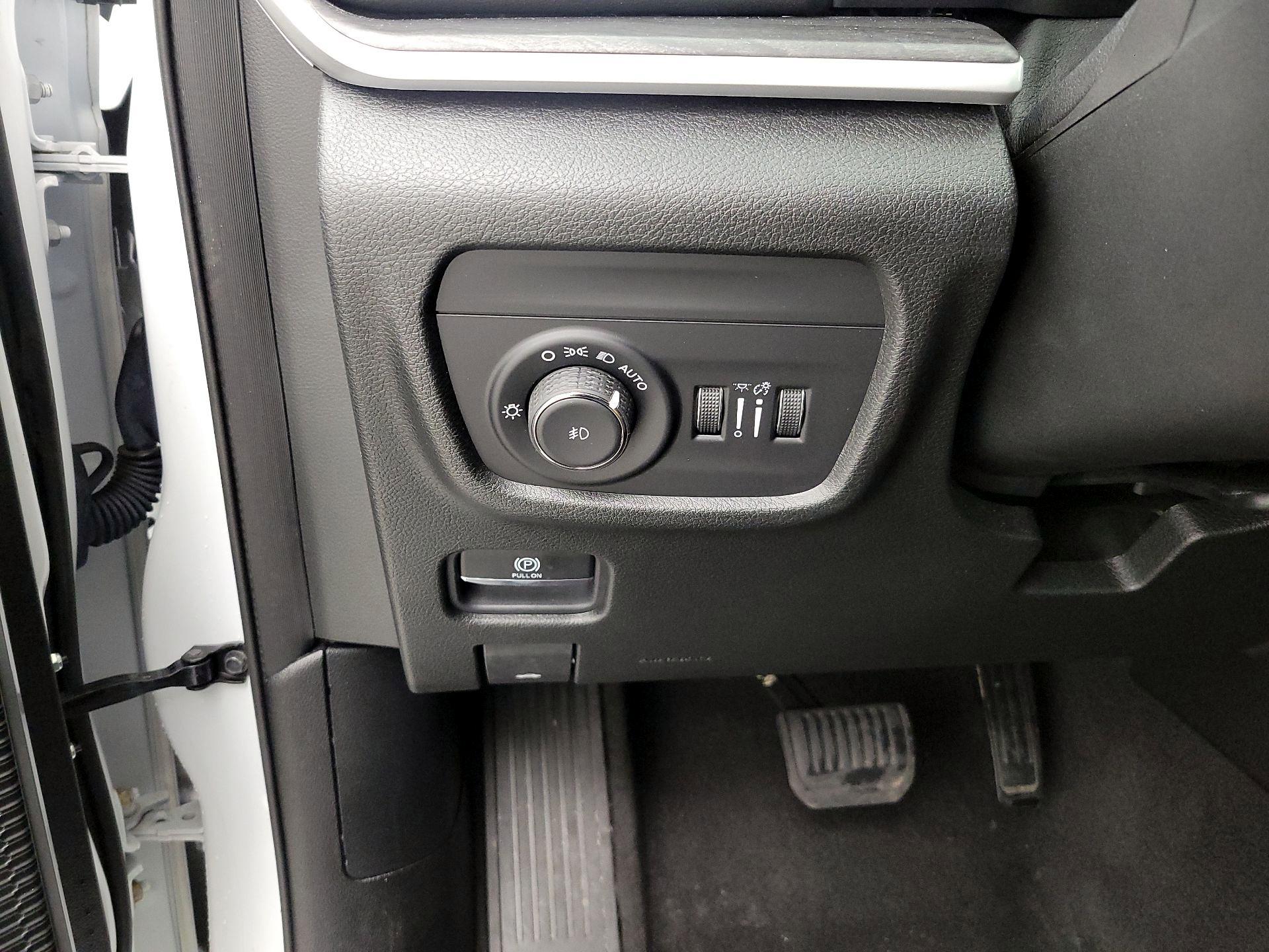 Thumbnail: 2022 Jeep Grand Cherokee - 13