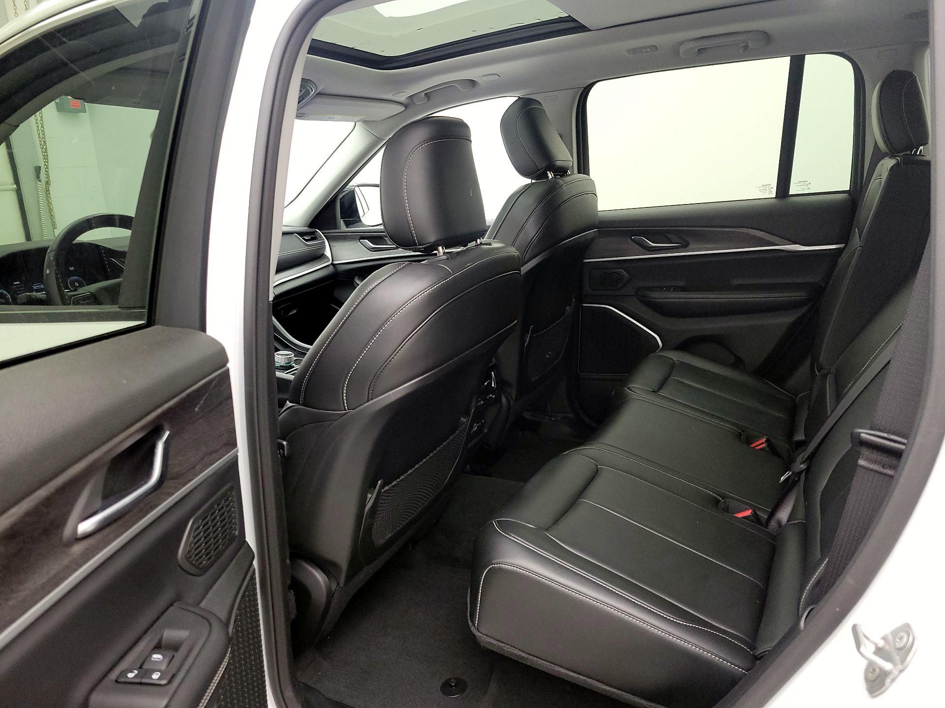 Thumbnail: 2022 Jeep Grand Cherokee - 20